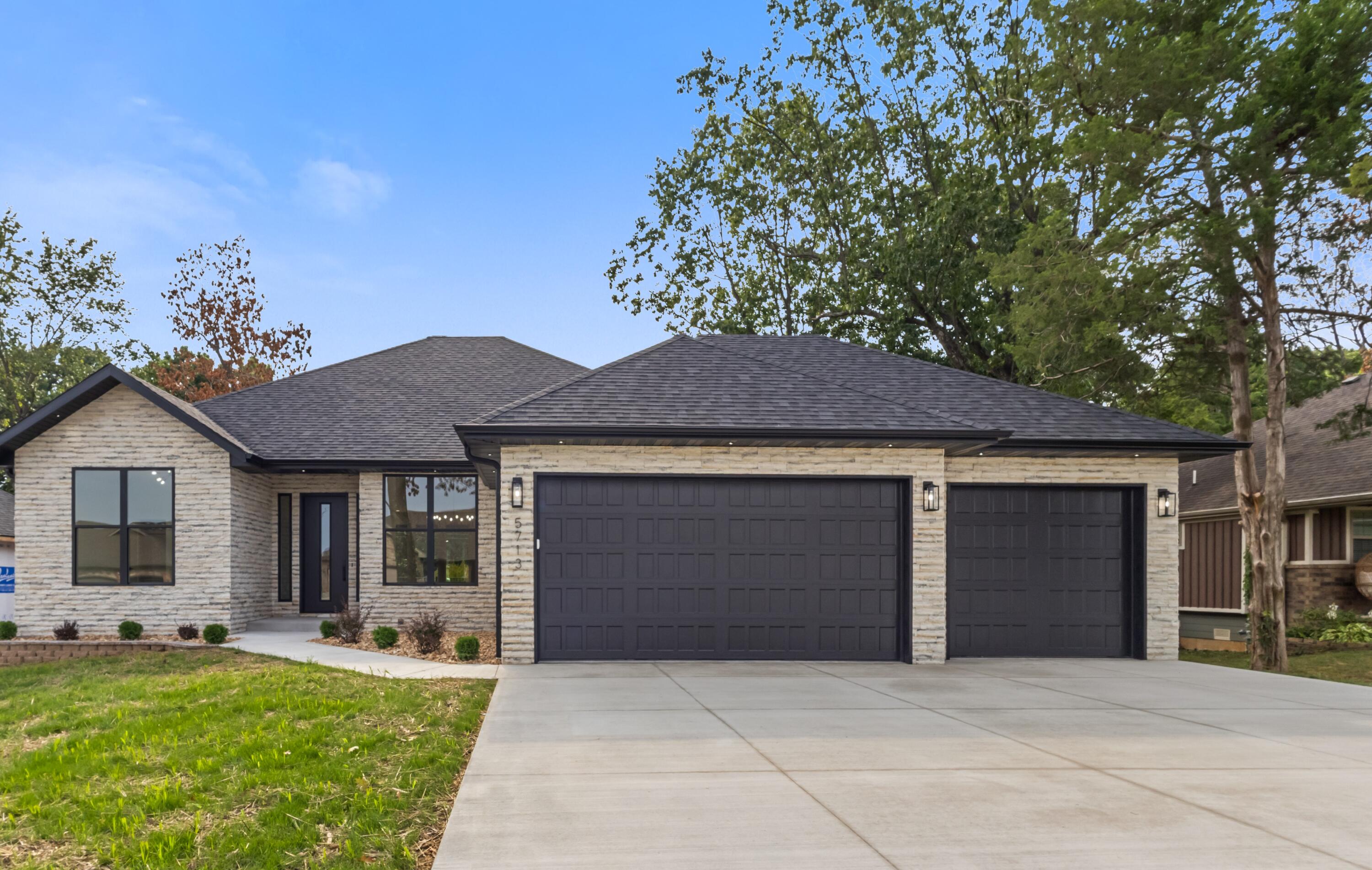 Photo of 5713 S Cloverdale Lane Battlefield MO 65619
