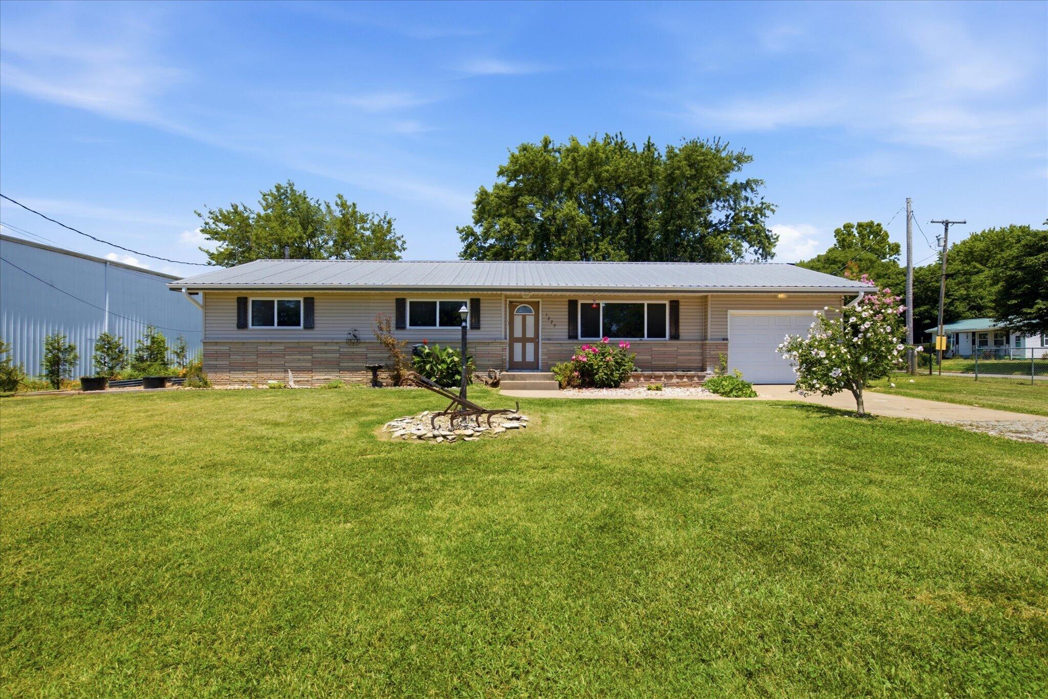 Photo of 1225 E Church Street Aurora MO 65605