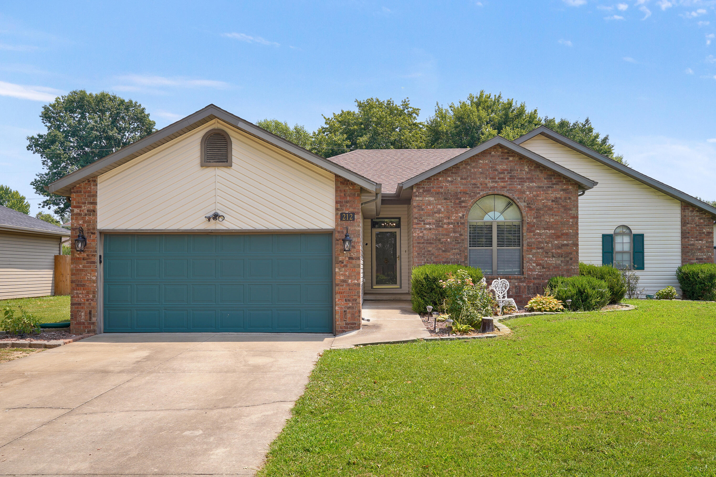 Photo of 212 N Meadow Street Nixa MO 65714