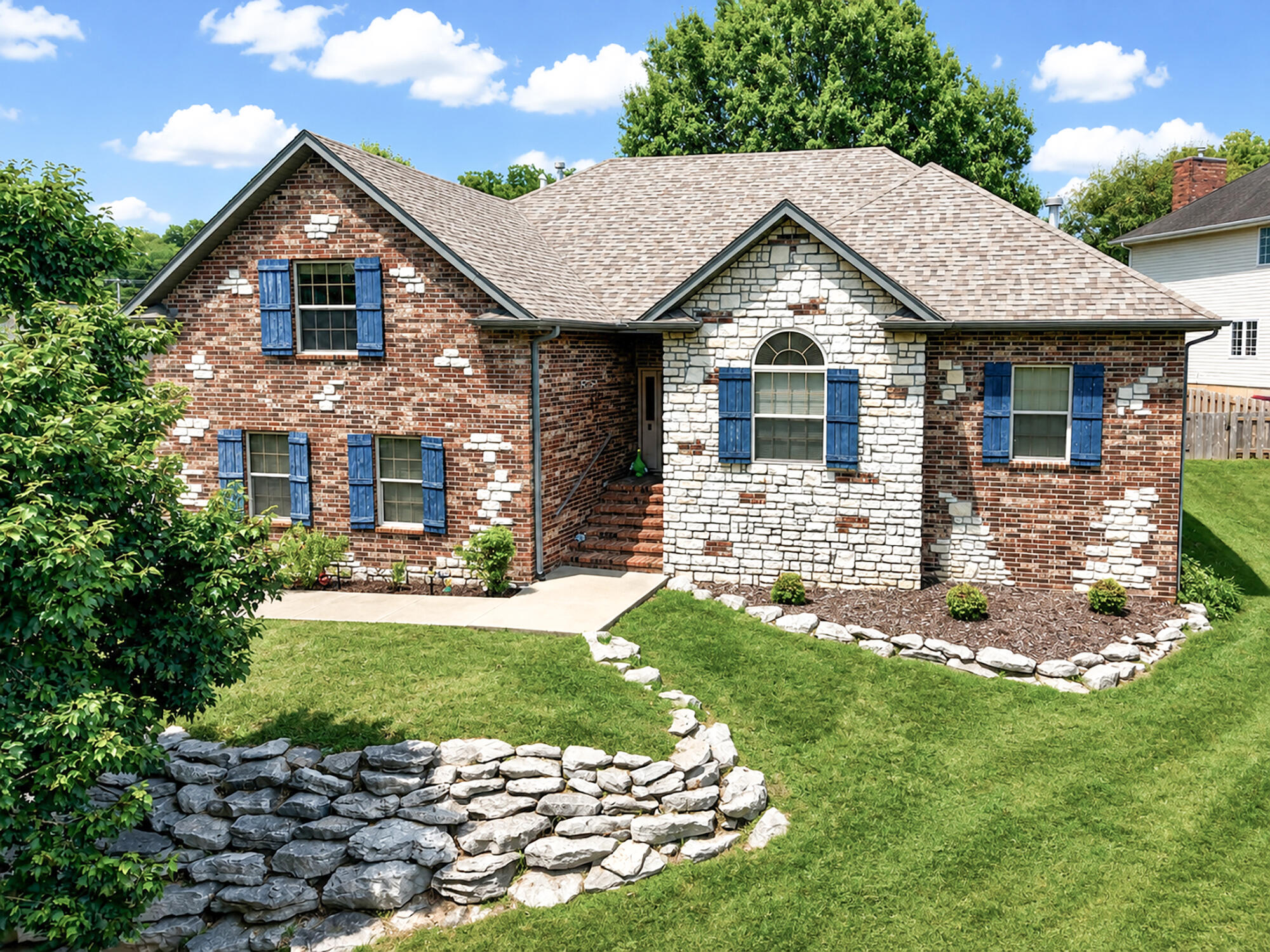 Photo of 2481 W Chatsworth Court Springfield MO 65810
