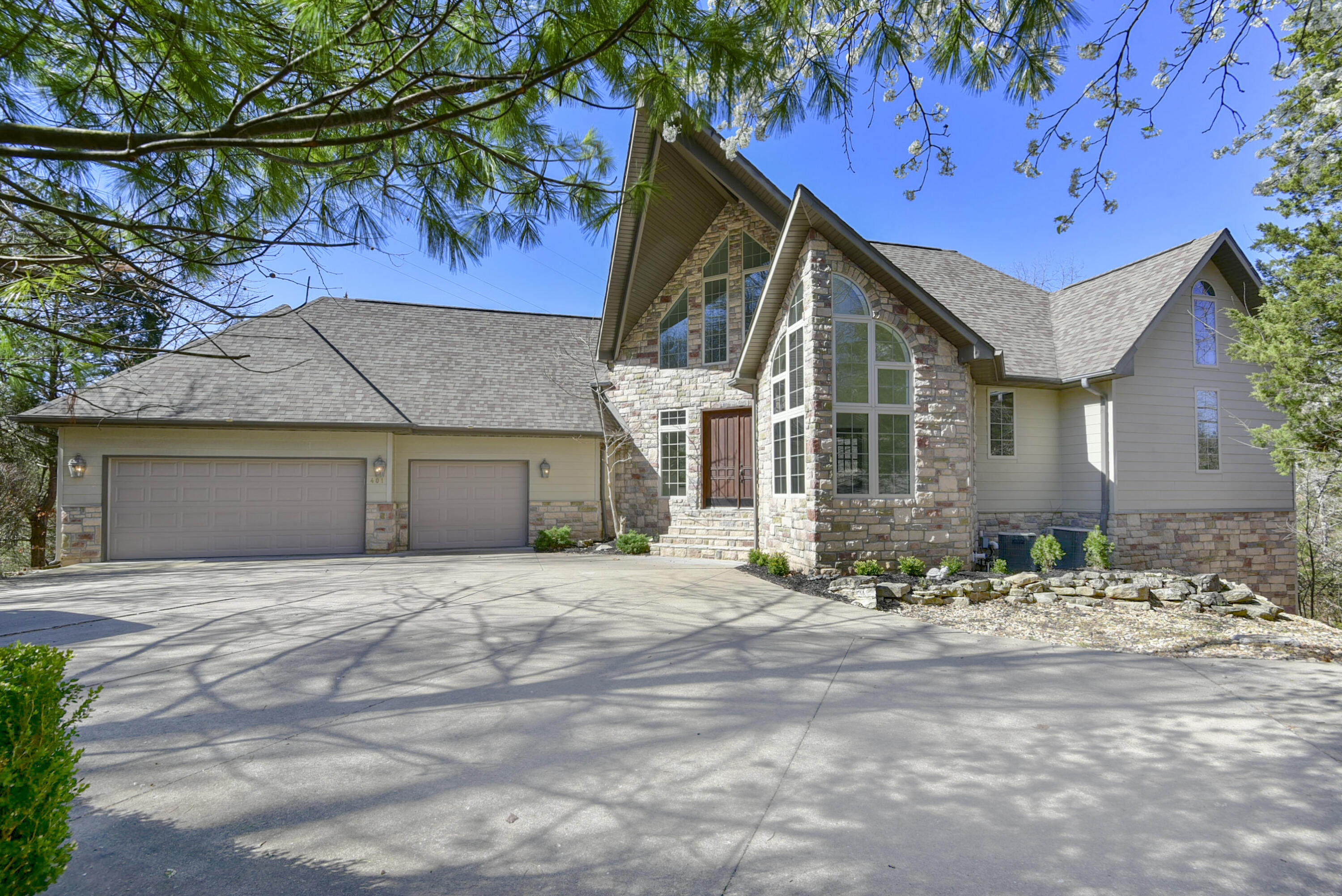 Photo of 401 Silverwood Circle Branson West MO 65737
