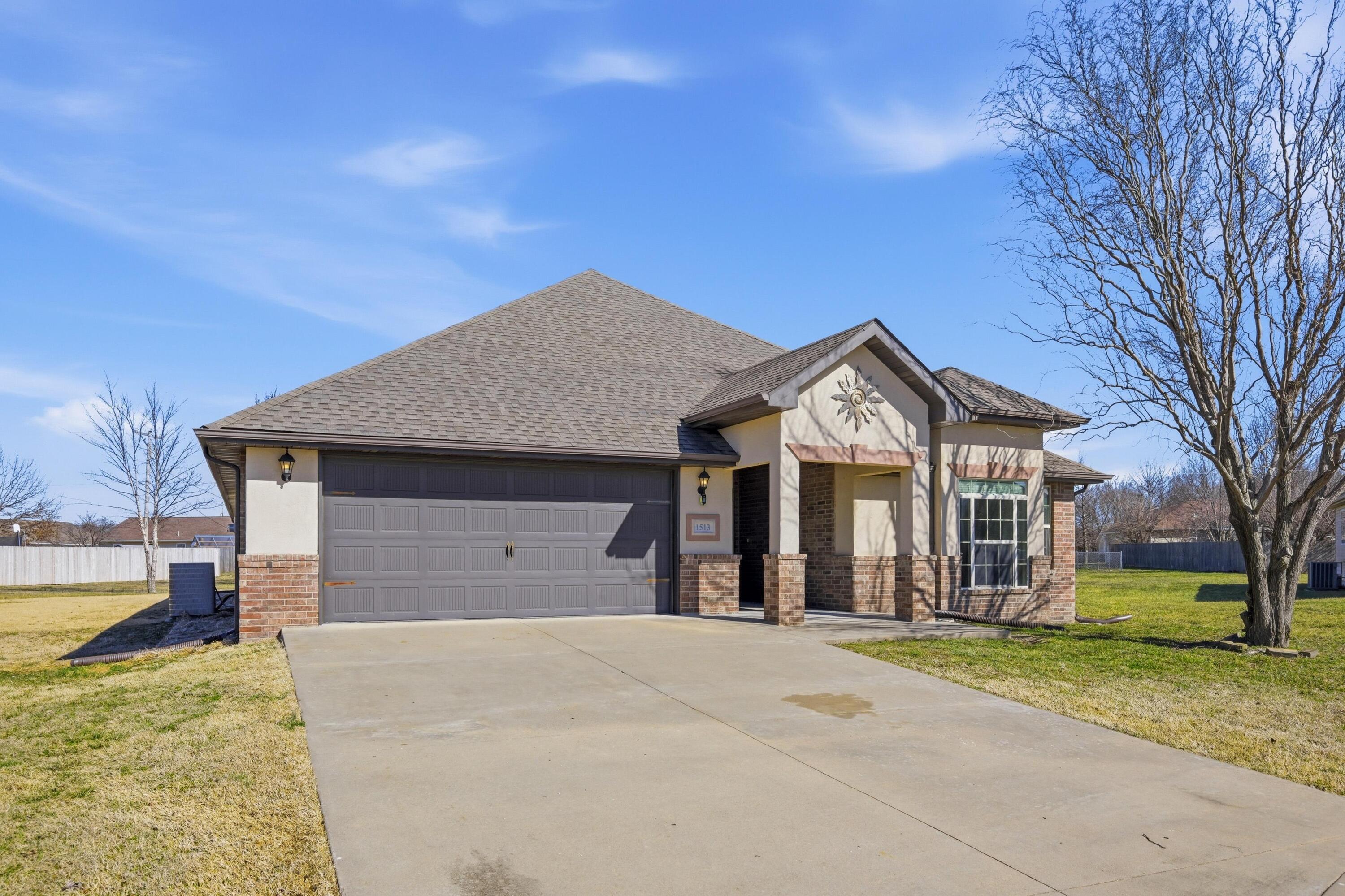 Photo of 1513 Arthurs Court Webb City MO 64870