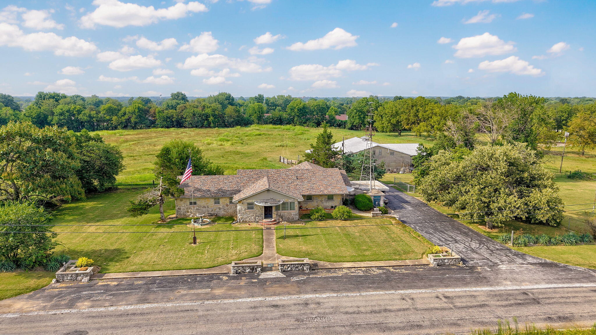 Photo of 413 W Hayward Drive Mt Vernon MO 65712