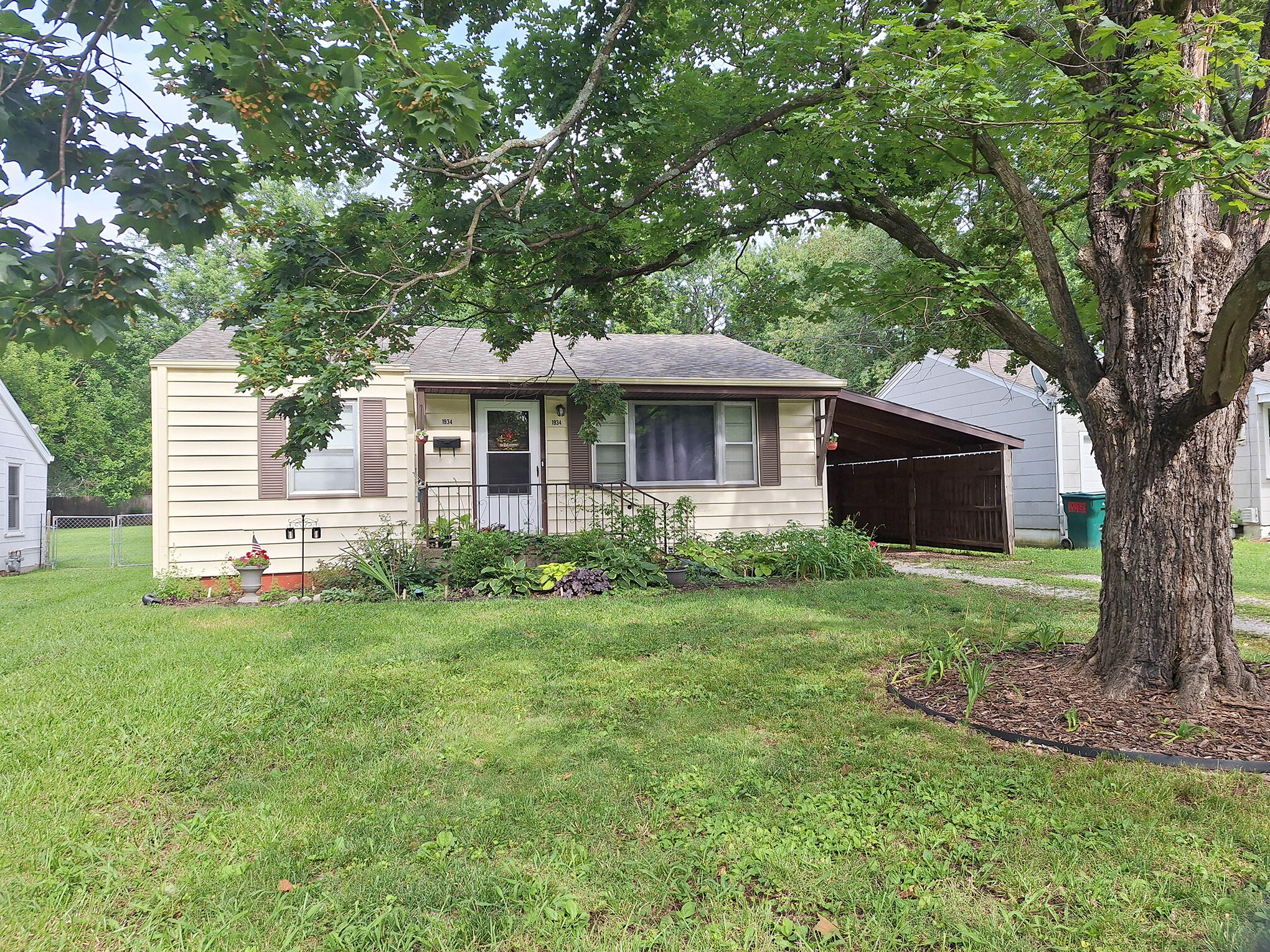 Photo of 1934 S Kimbrough Avenue Springfield MO 65807