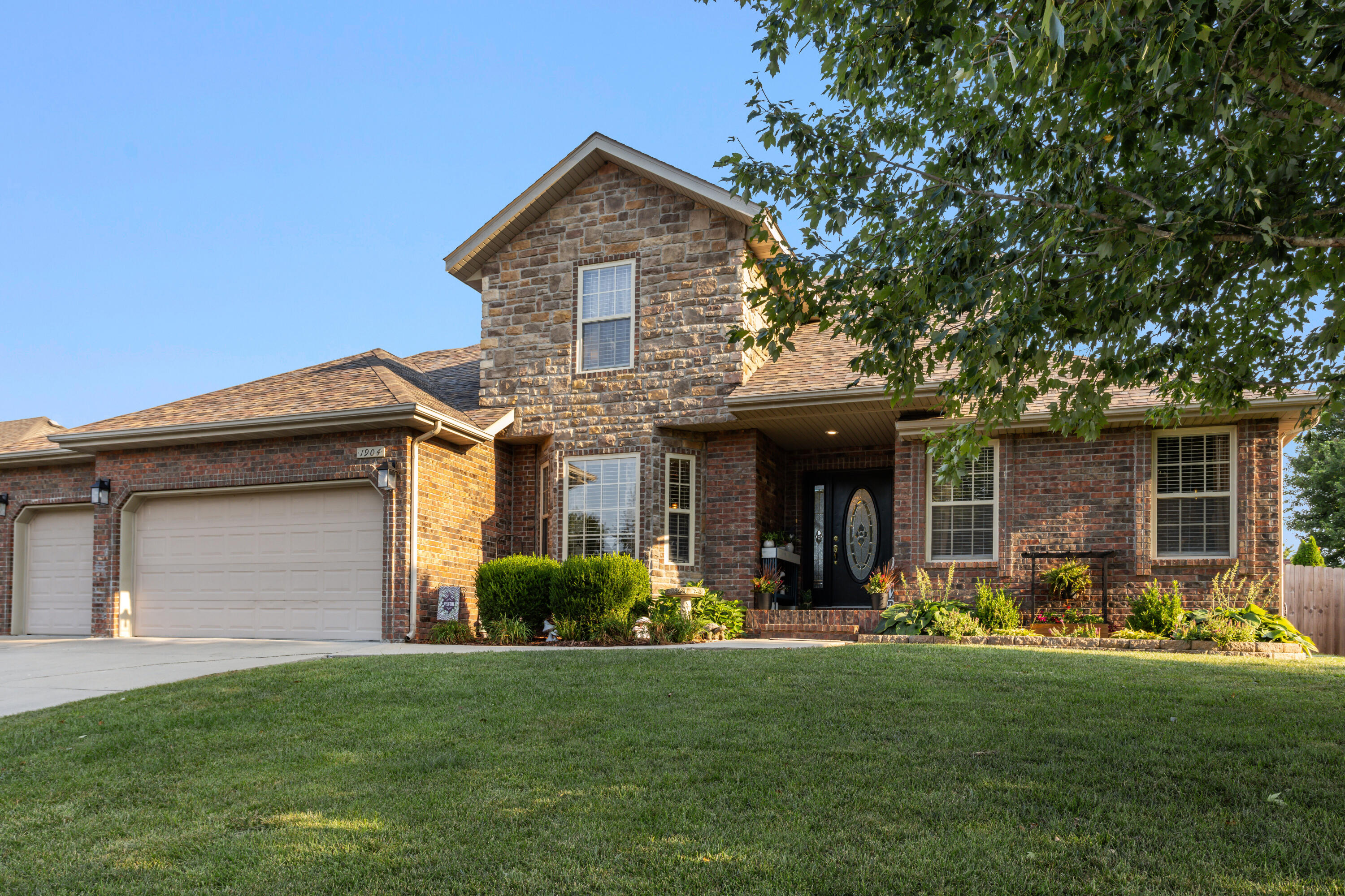 Photo of 1904 E Highview Street Ozark MO 65721