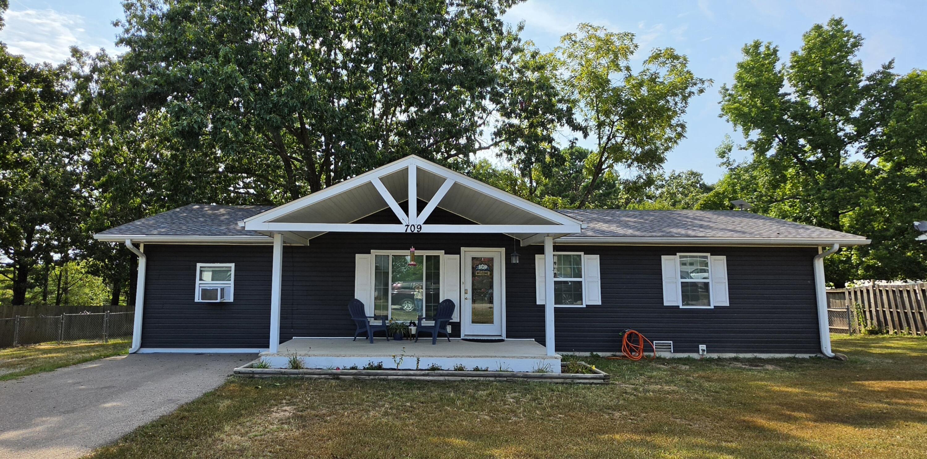 Photo of 709 N Pine Street Willow Springs MO 65793