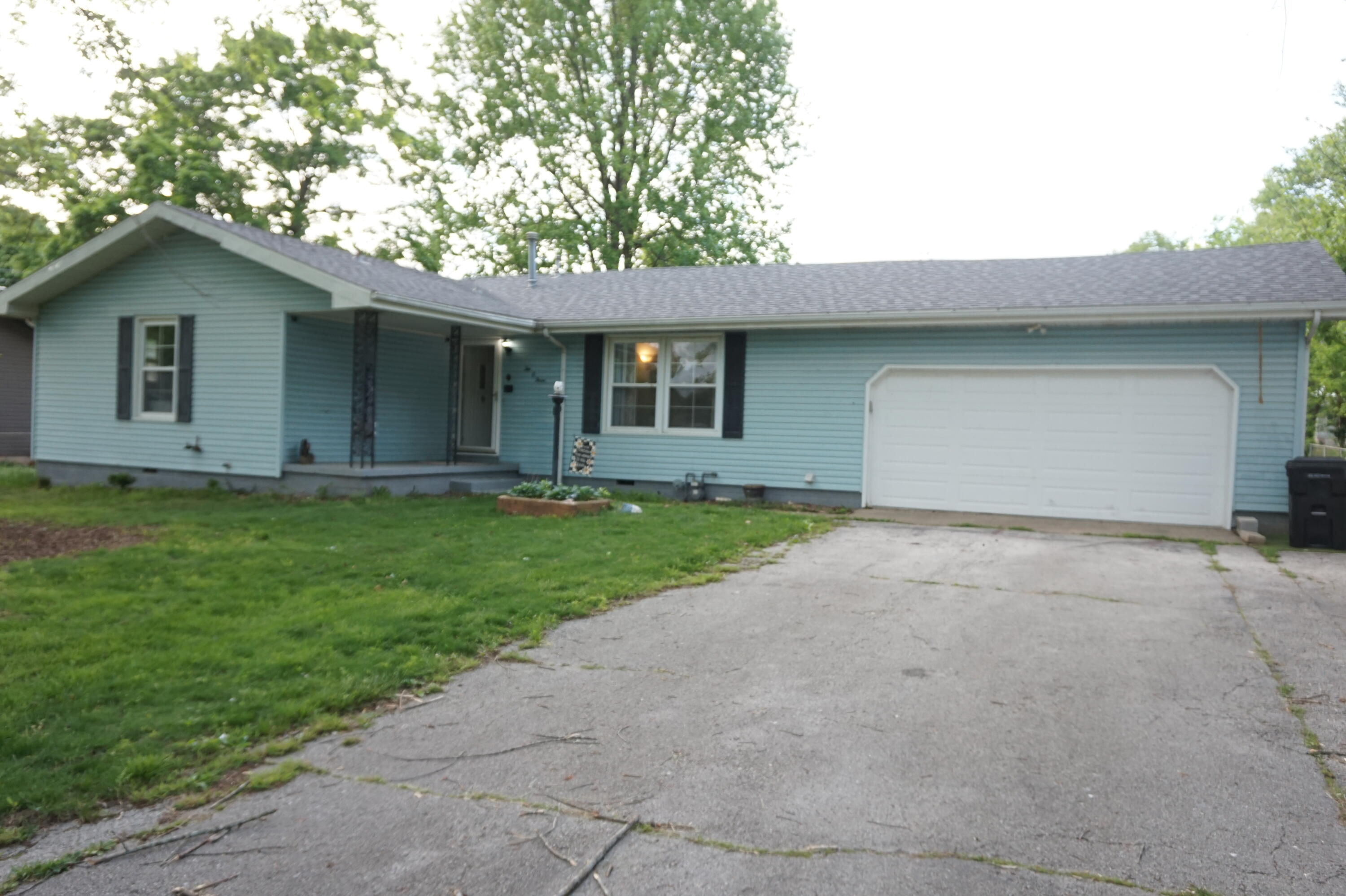 Photo of 203 W King Drive Willard MO 65781