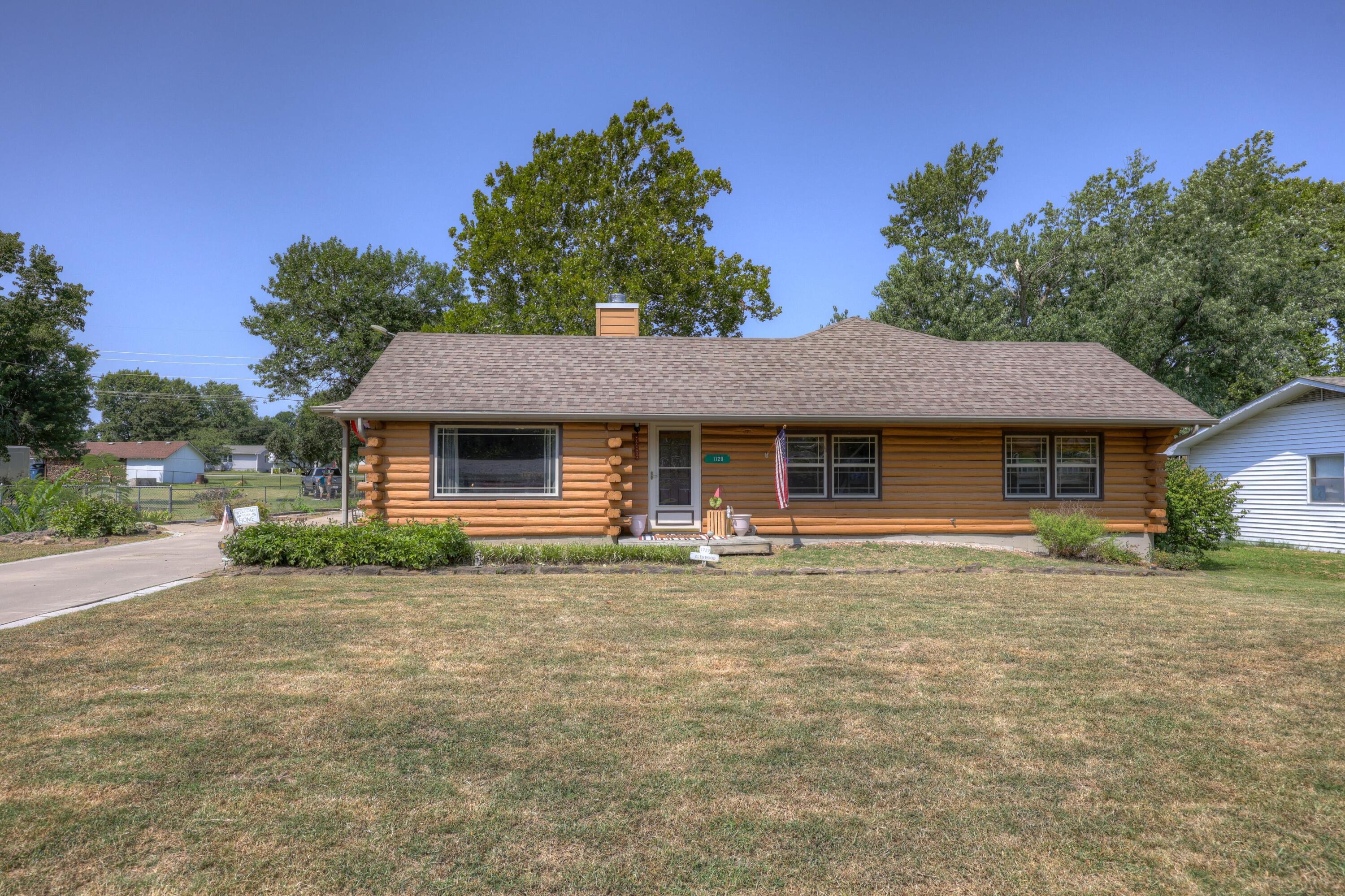 Photo of 1729 Glenwood Place Carthage MO 64836