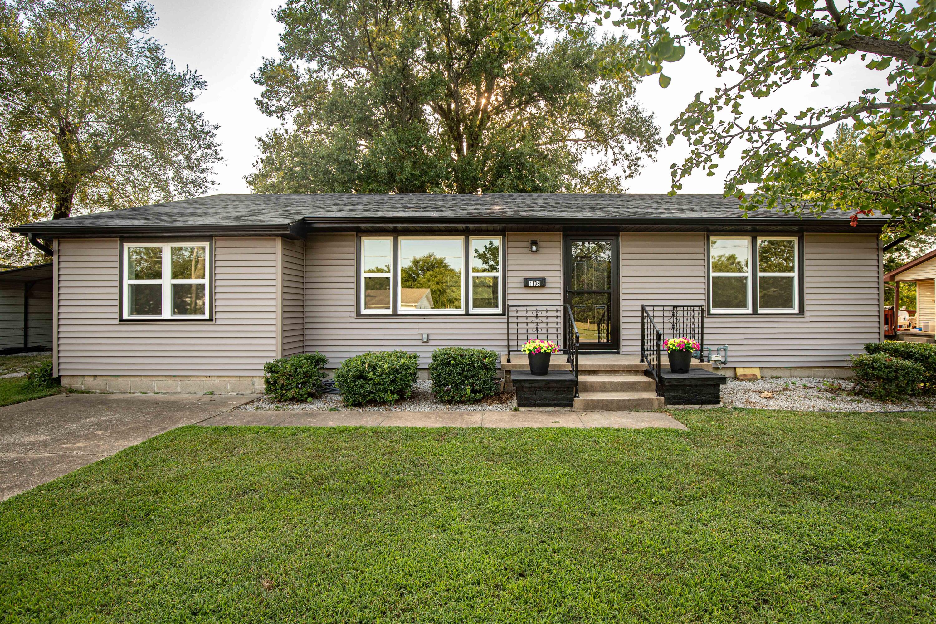 Photo of 1108 S Jackson Street El Dorado Springs MO 64744