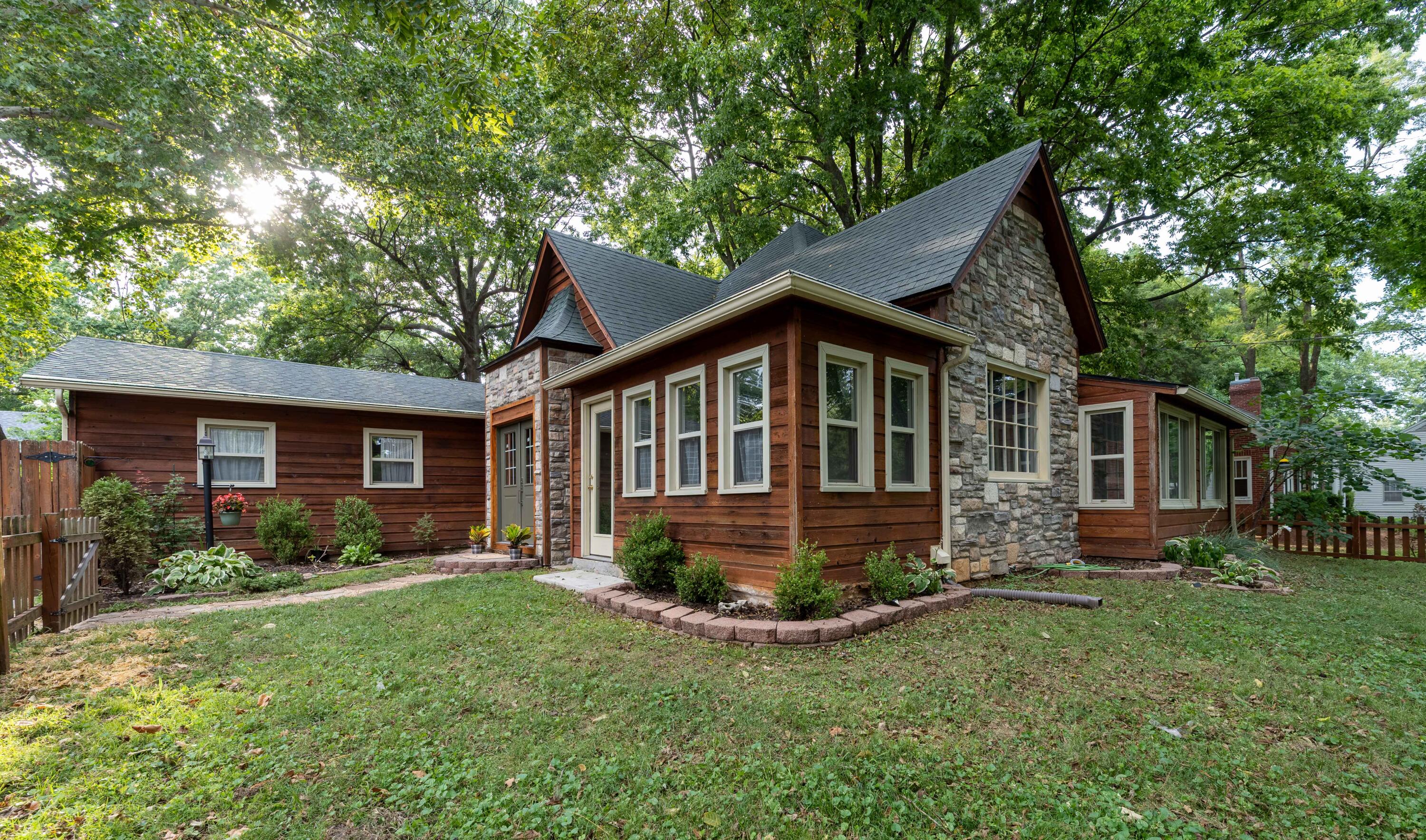 Photo of 1649 S Jefferson Avenue Springfield MO 65807