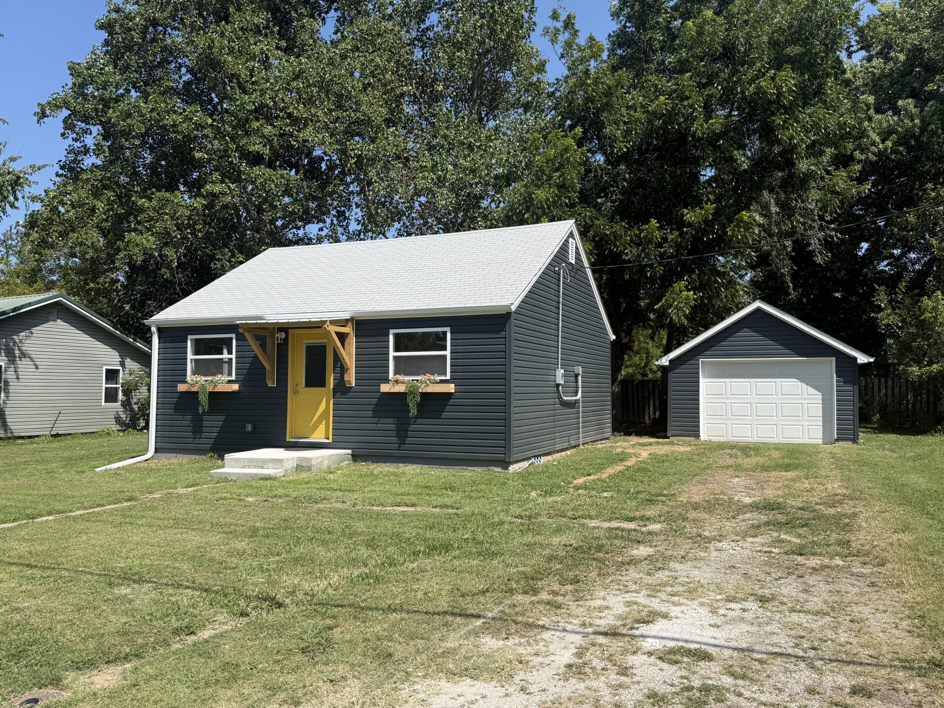 Photo of 400 W Clouse Street Mountain Grove MO 65711