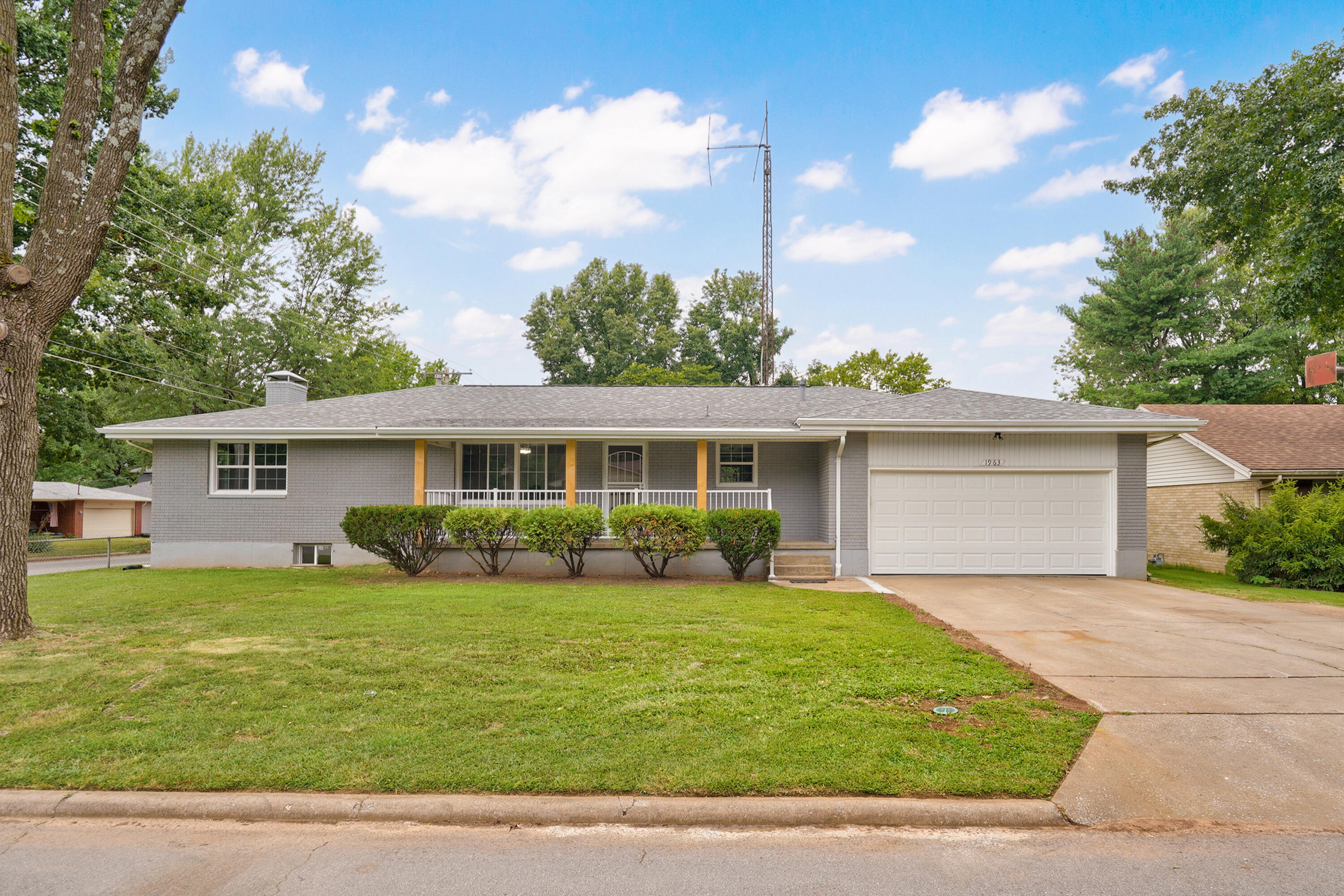 Photo of 1963 S Westwood Avenue Springfield MO 65807