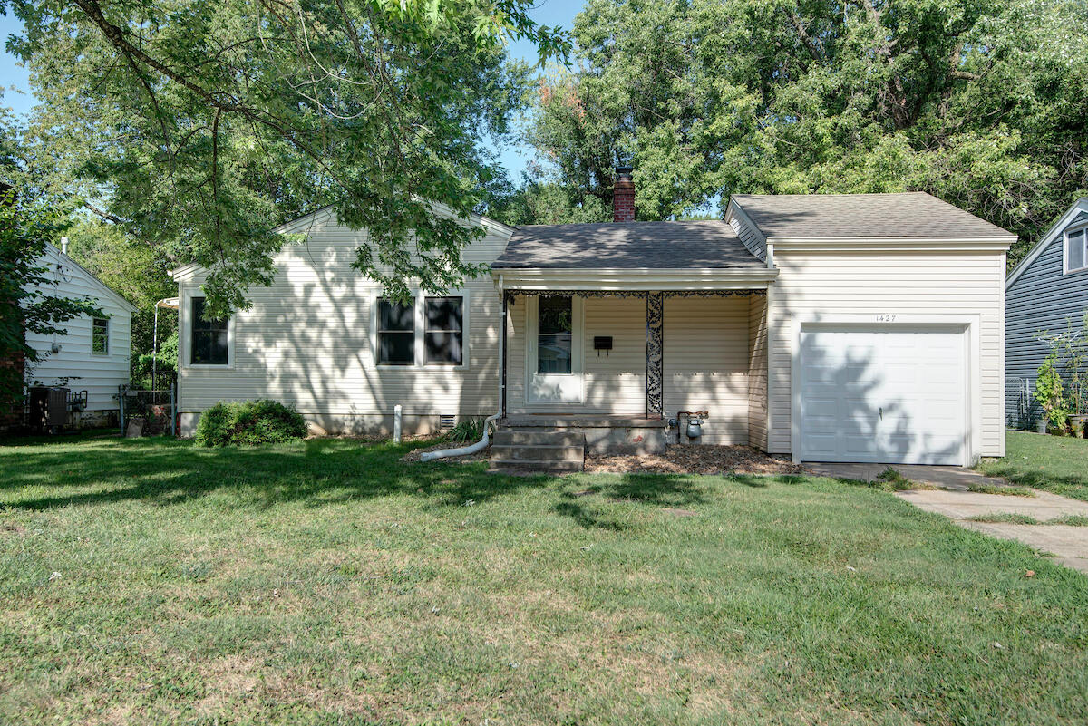 Photo of 1427 S Pickwick Avenue Springfield MO 65804