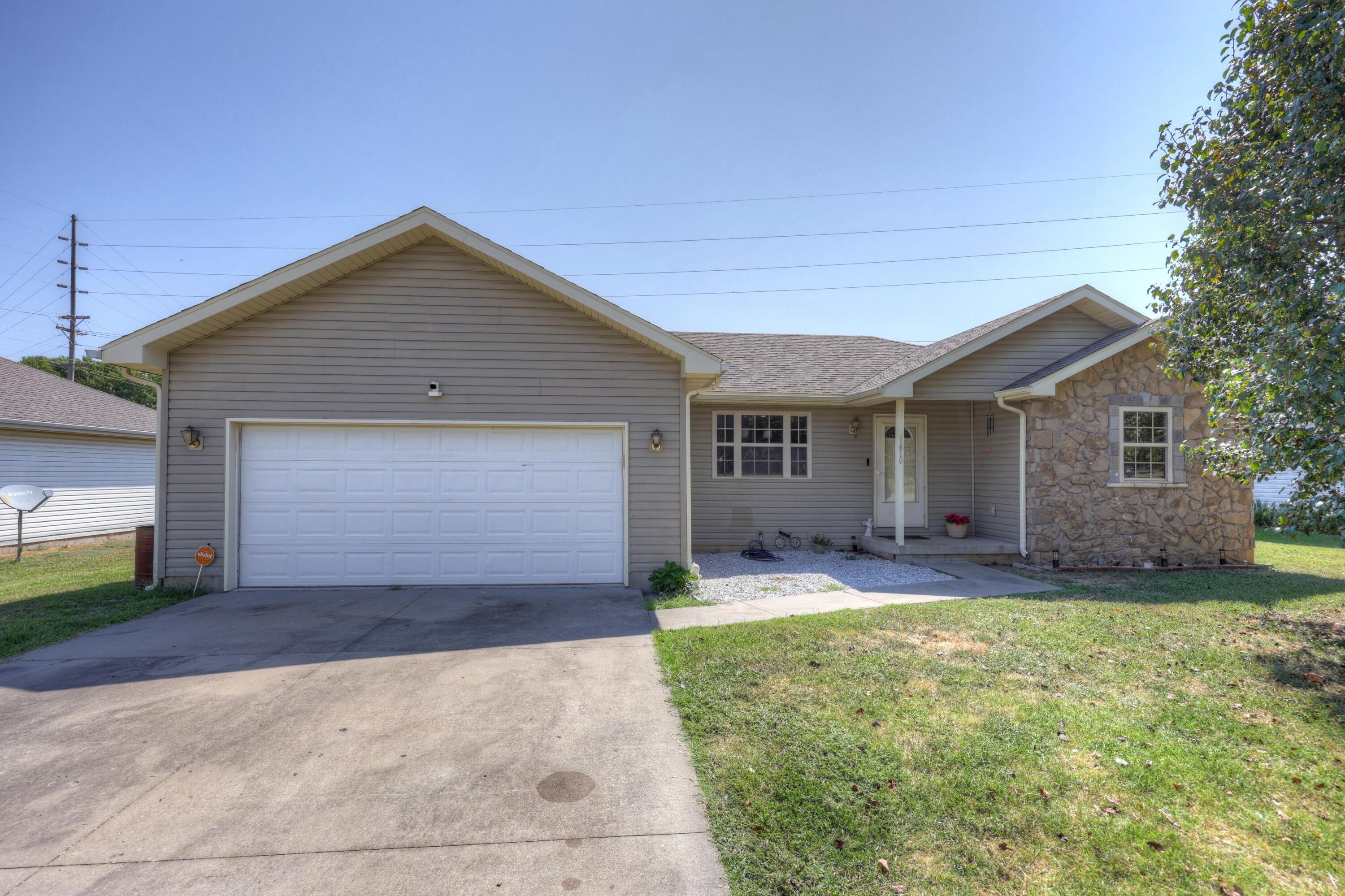 Photo of 1610 Sophia Street Carthage MO 64836