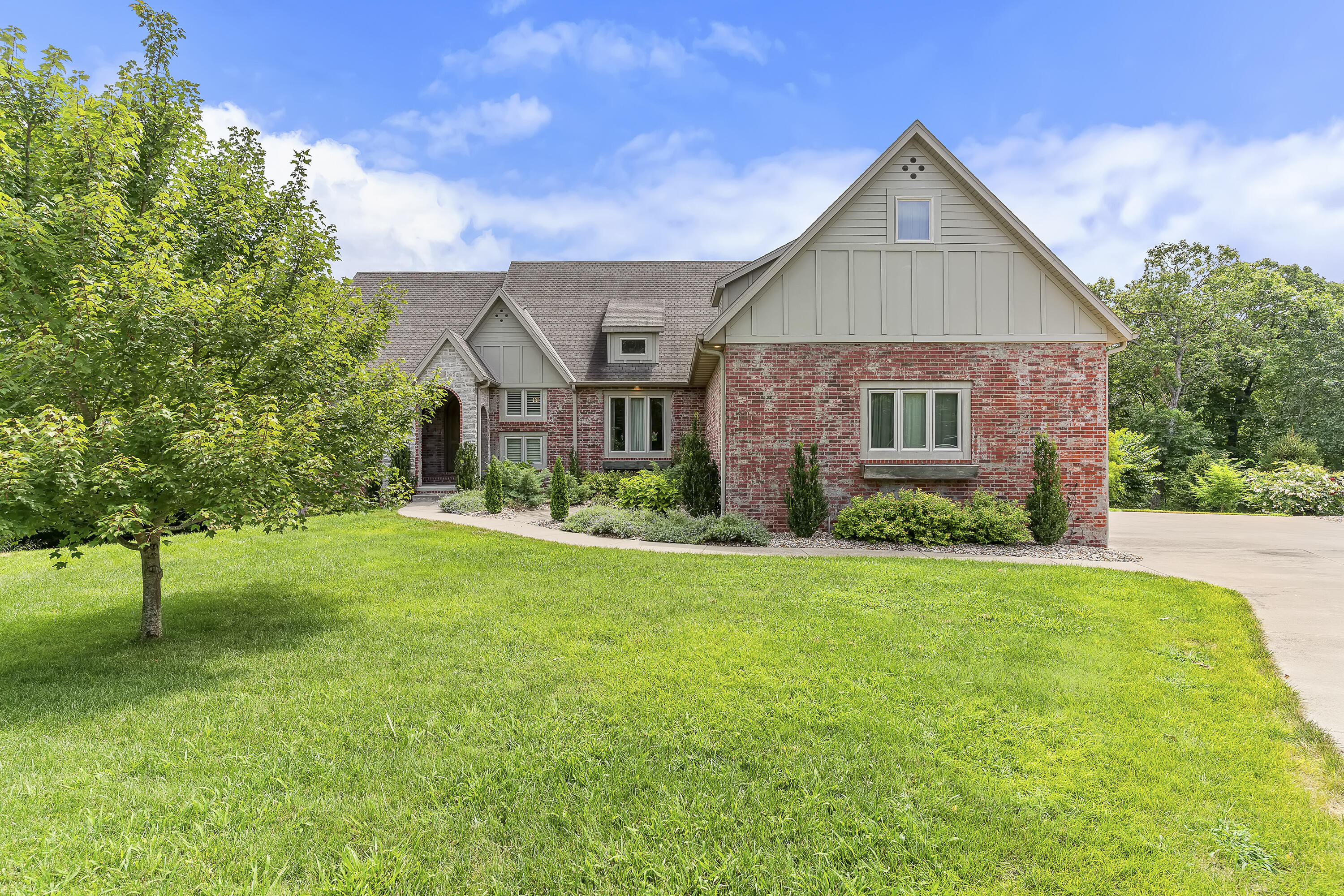 Photo of 1944 W James River Drive Nixa MO 65714