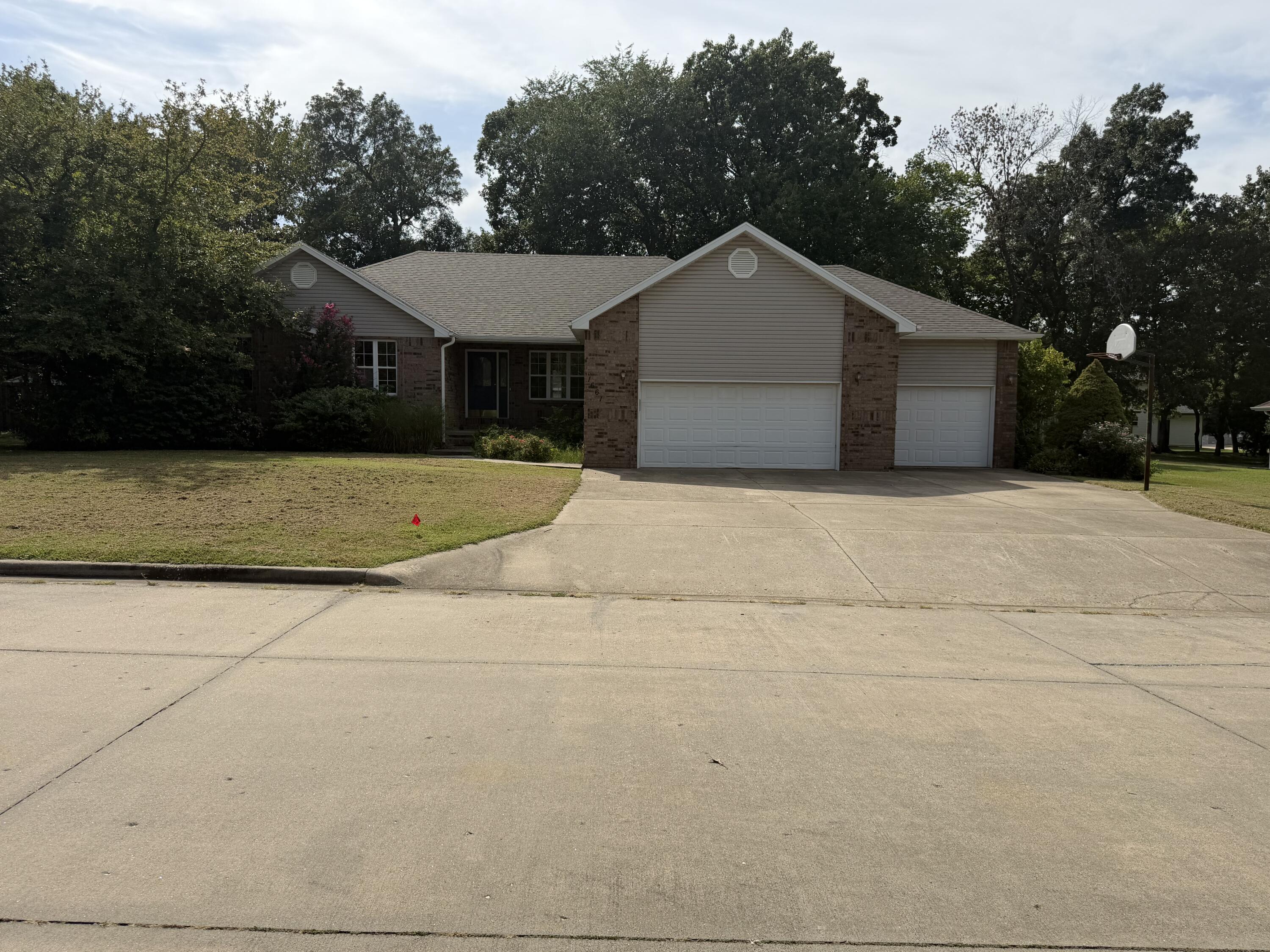 Photo of 1661 N Main Avenue Bolivar MO 65613