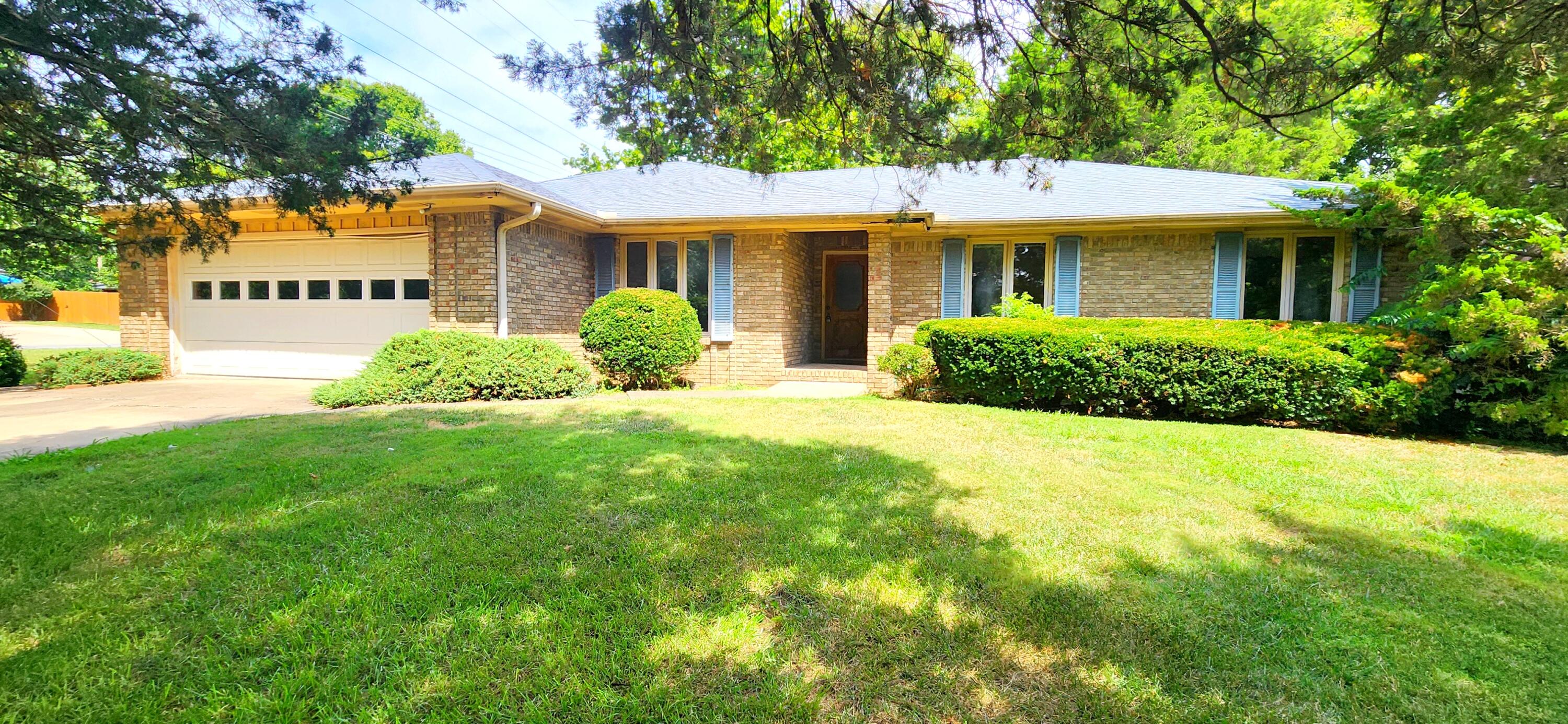 Photo of 1811 E Holiday Street Springfield MO 65804