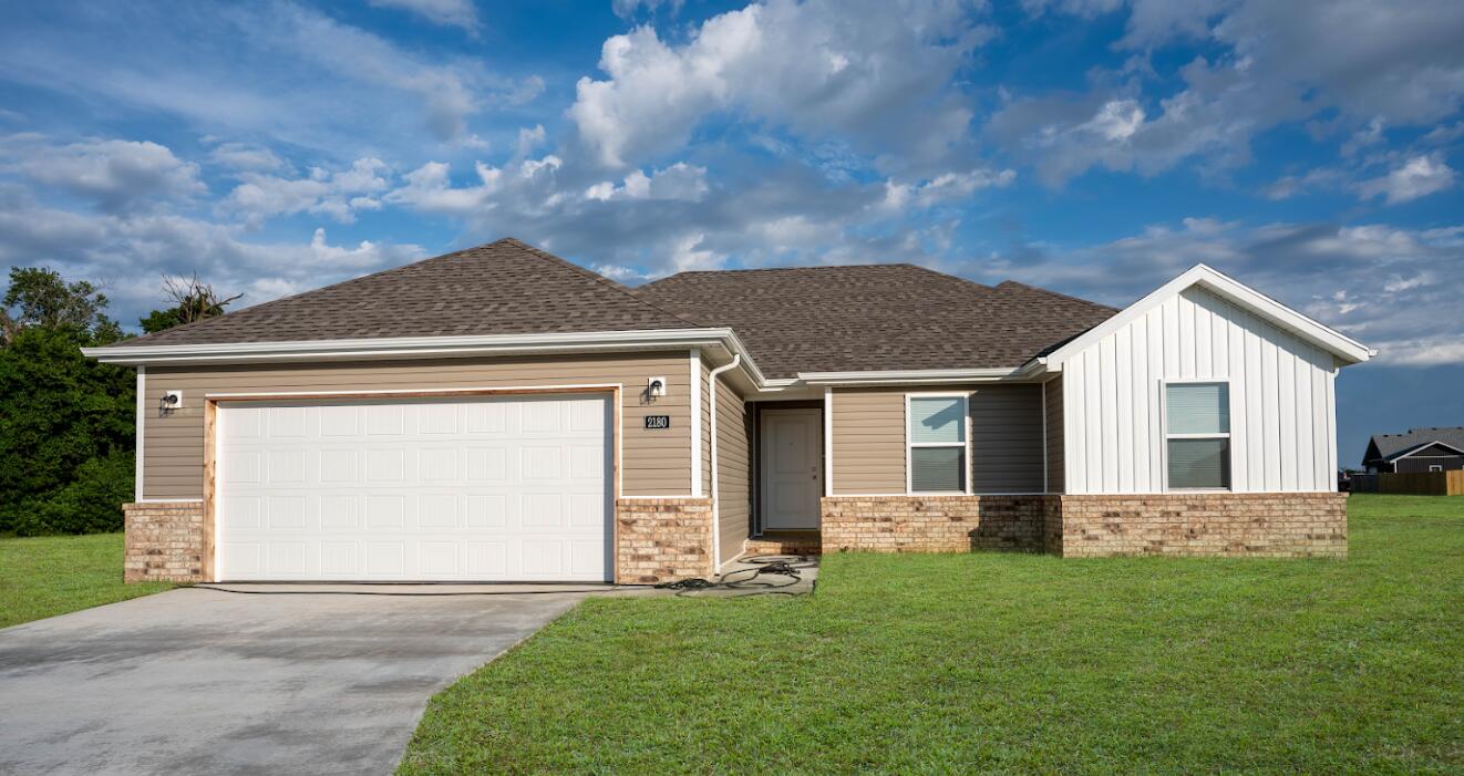 Photo of 2180 S Durango Drive Bolivar MO 65613