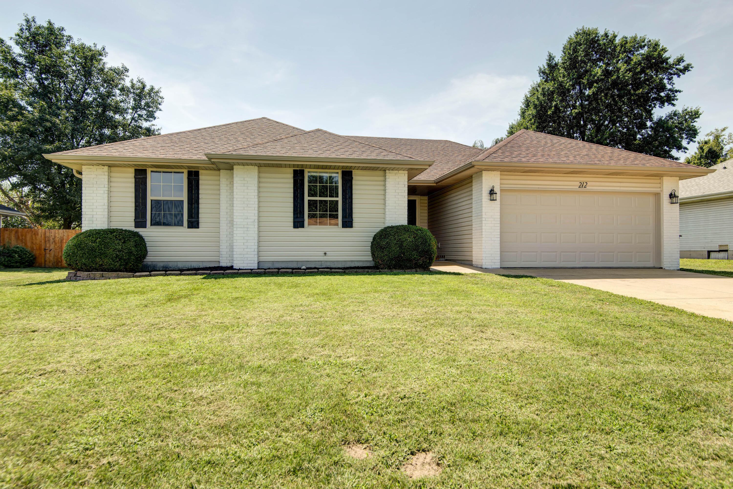 Photo of 212 E Robin Road Clever MO 65631