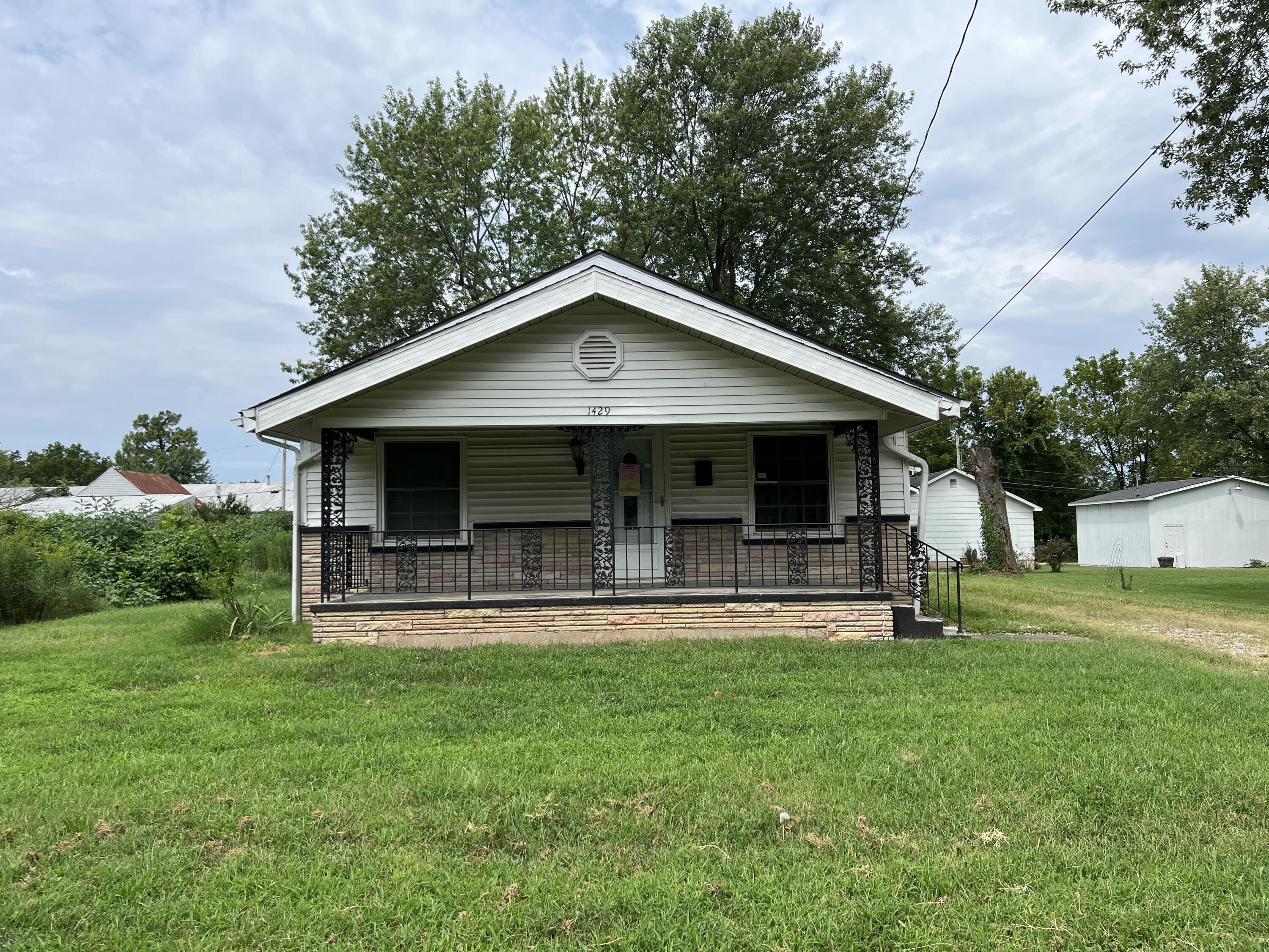 Photo of 1429 N Marion Avenue Springfield MO 65802