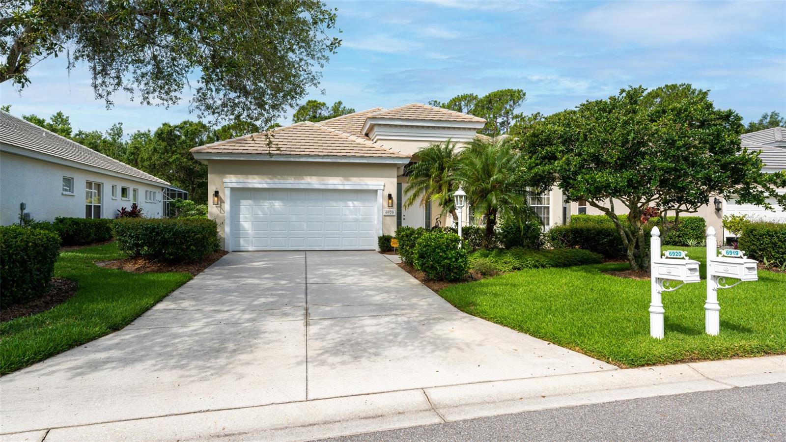 Photo of 6920 LENNOX PLACE UNIVERSITY PARK FL 34201