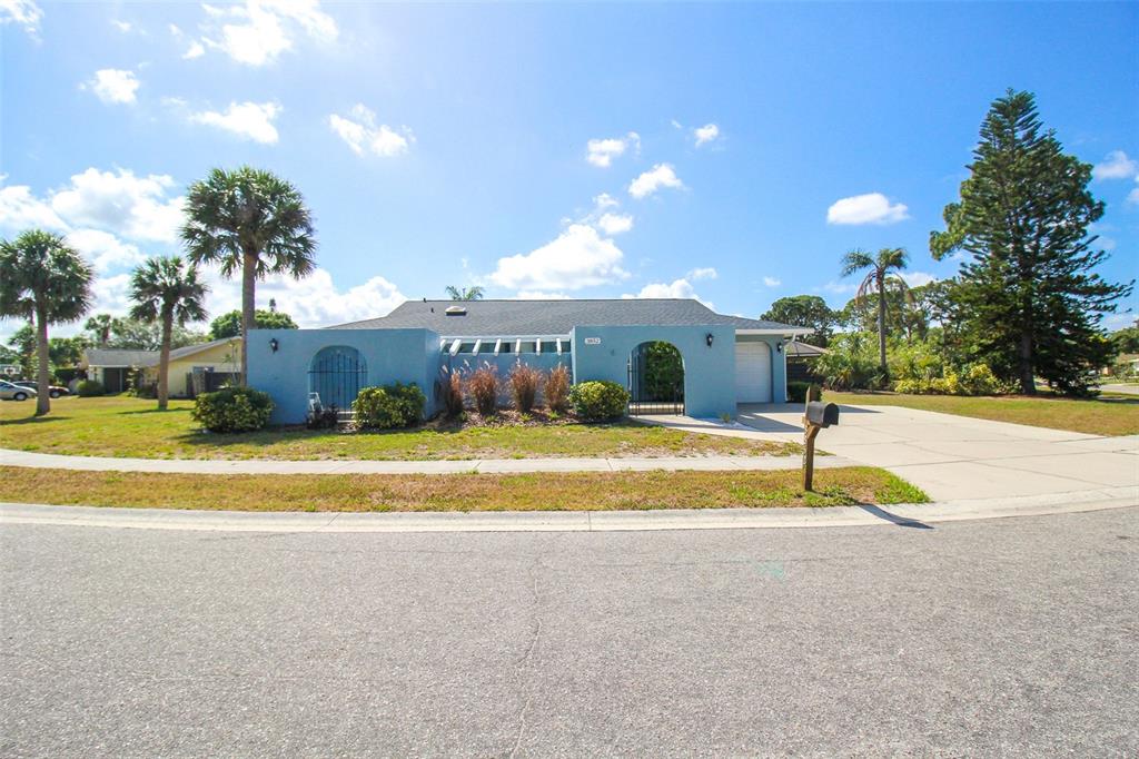 Photo of 3852 GATEWOOD DRIVE SARASOTA FL 34232