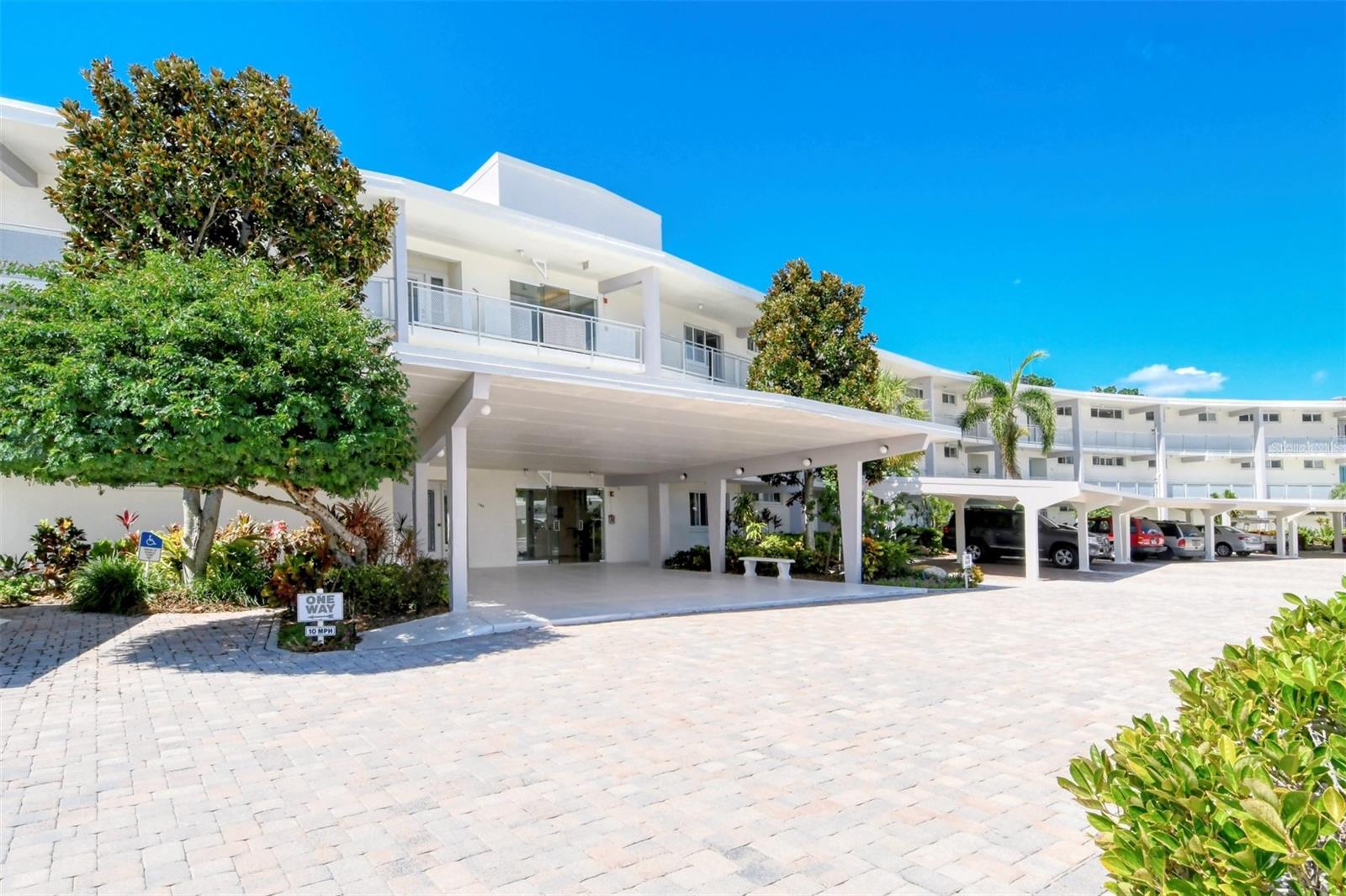 Photo of 100 SANDS POINT ROAD #324 LONGBOAT KEY FL 34228