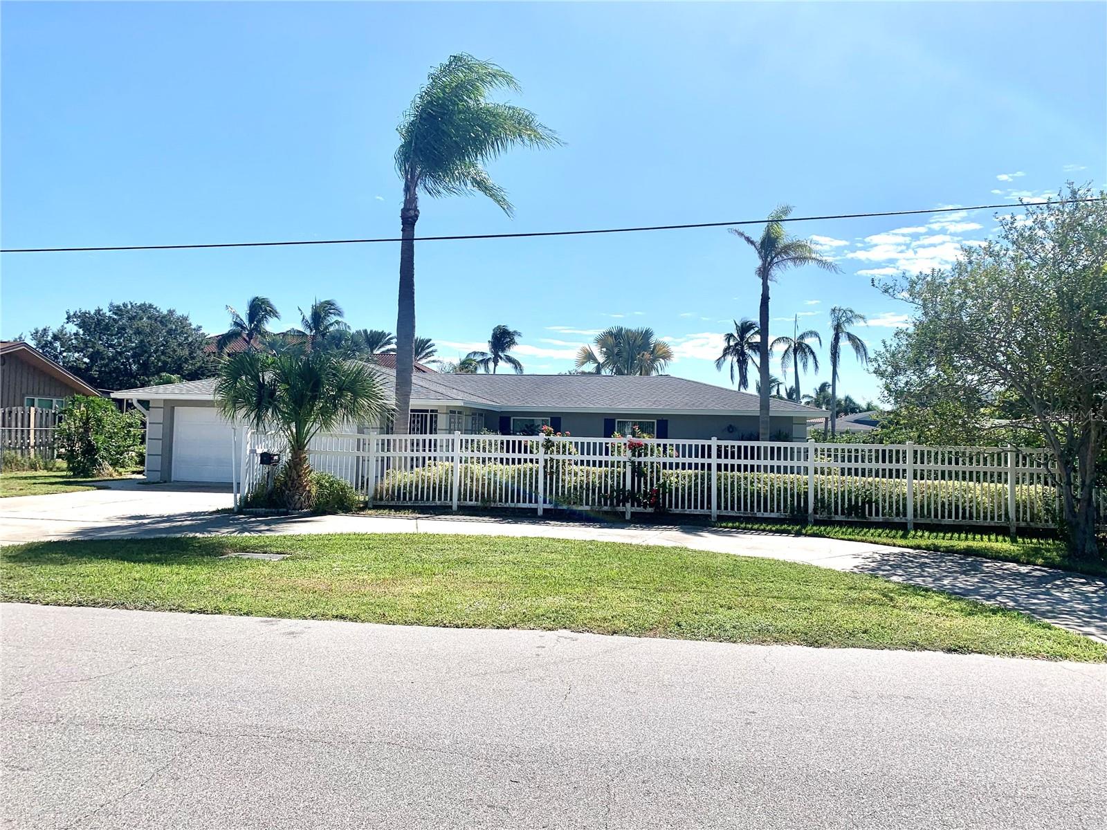 Photo of 1714 MEADOWOOD STREET SARASOTA FL 34231