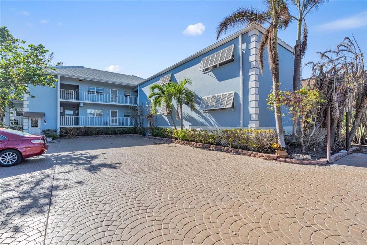 Photo of 5621 GULF OF MEXICO DRIVE #102 LONGBOAT KEY FL 34228