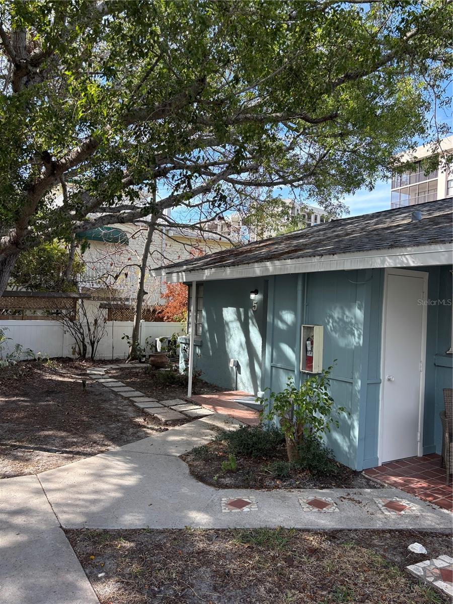 Photo of 170 ROOSEVELT DRIVE #5 SARASOTA FL 34236