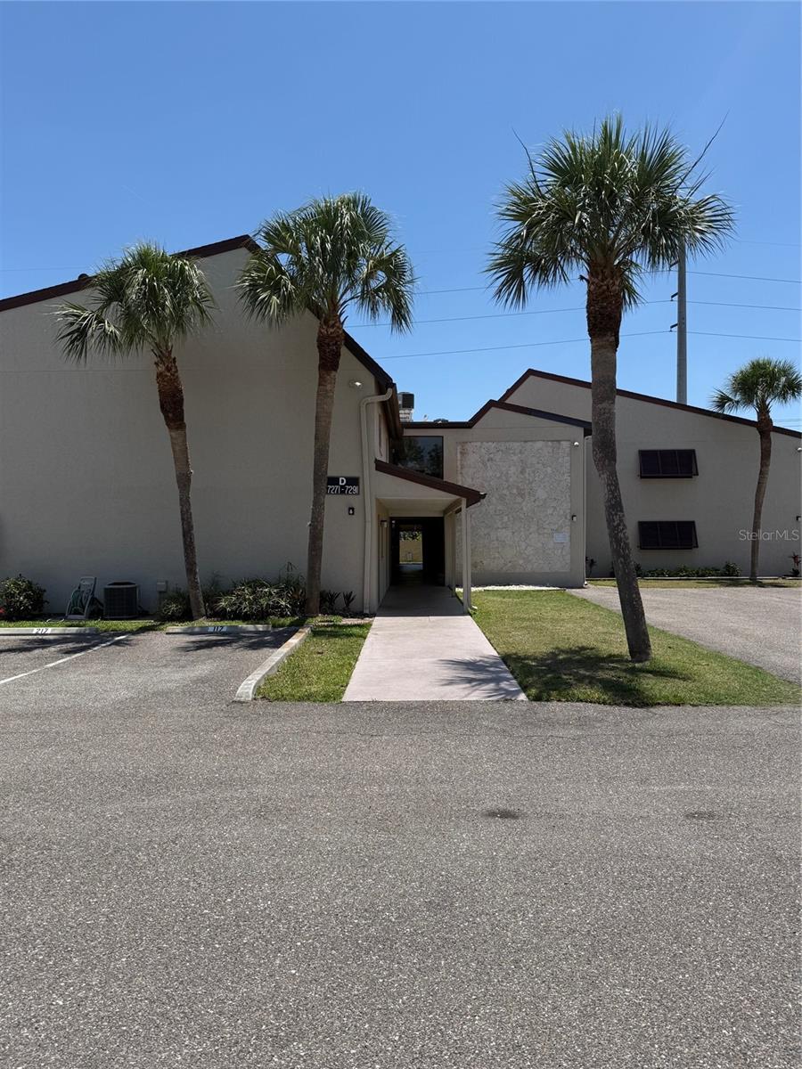 Photo of 7273 CLOISTER DRIVE #121 SARASOTA FL 34231