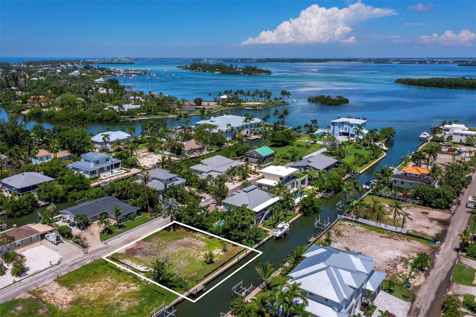 Photo of 570 DE NARVAEZ DRIVE LONGBOAT KEY FL 34228
