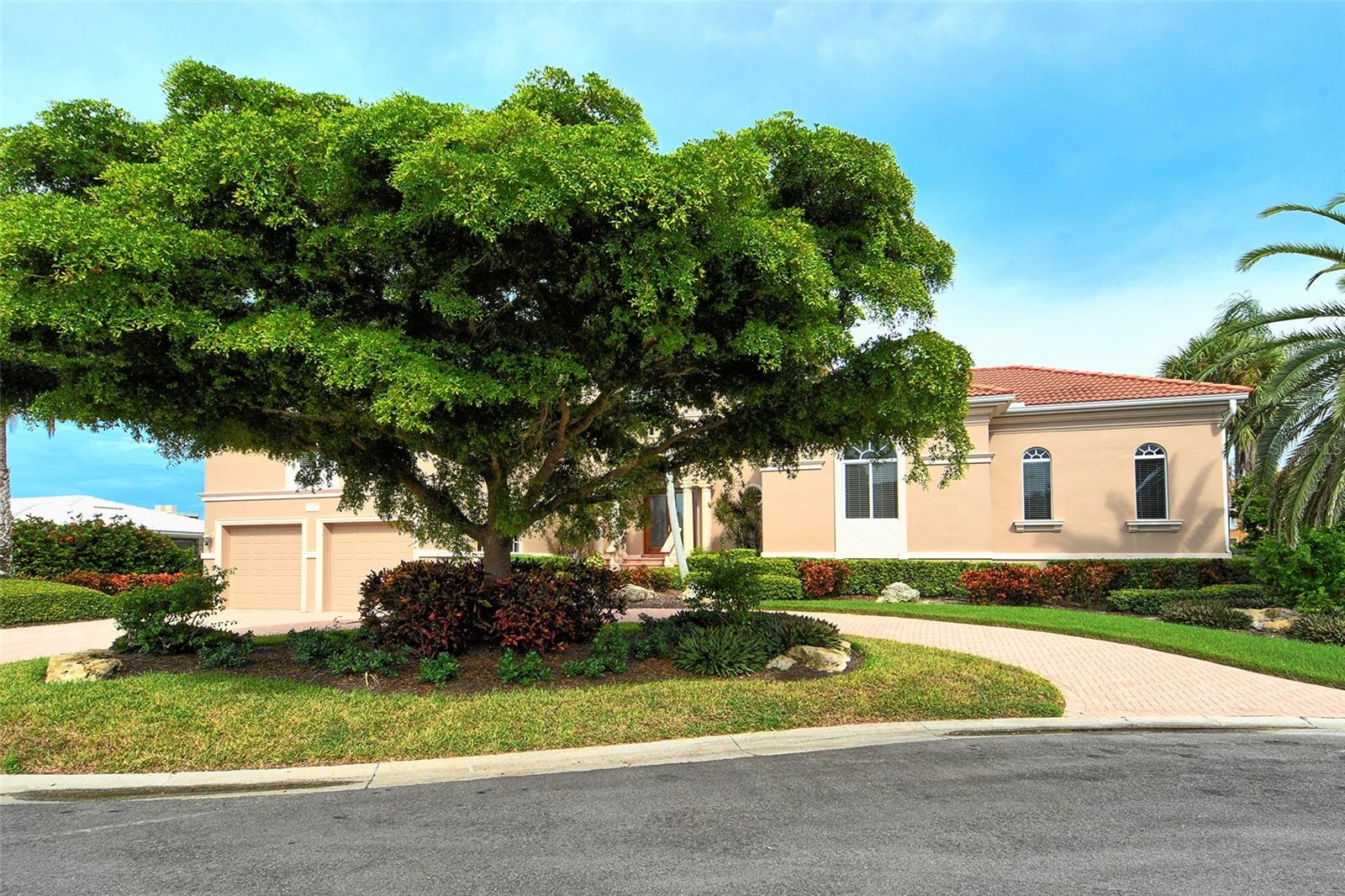Photo of 591 PUTTING GREEN LANE LONGBOAT KEY FL 34228