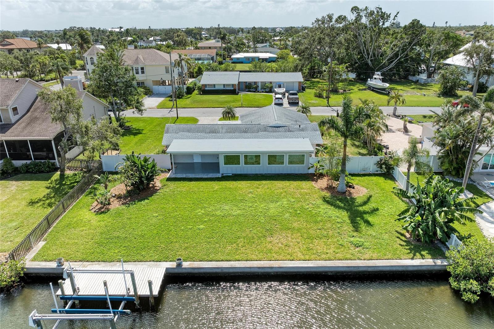 Photo of 4412 DOLPHIN LANE PALMETTO FL 34221