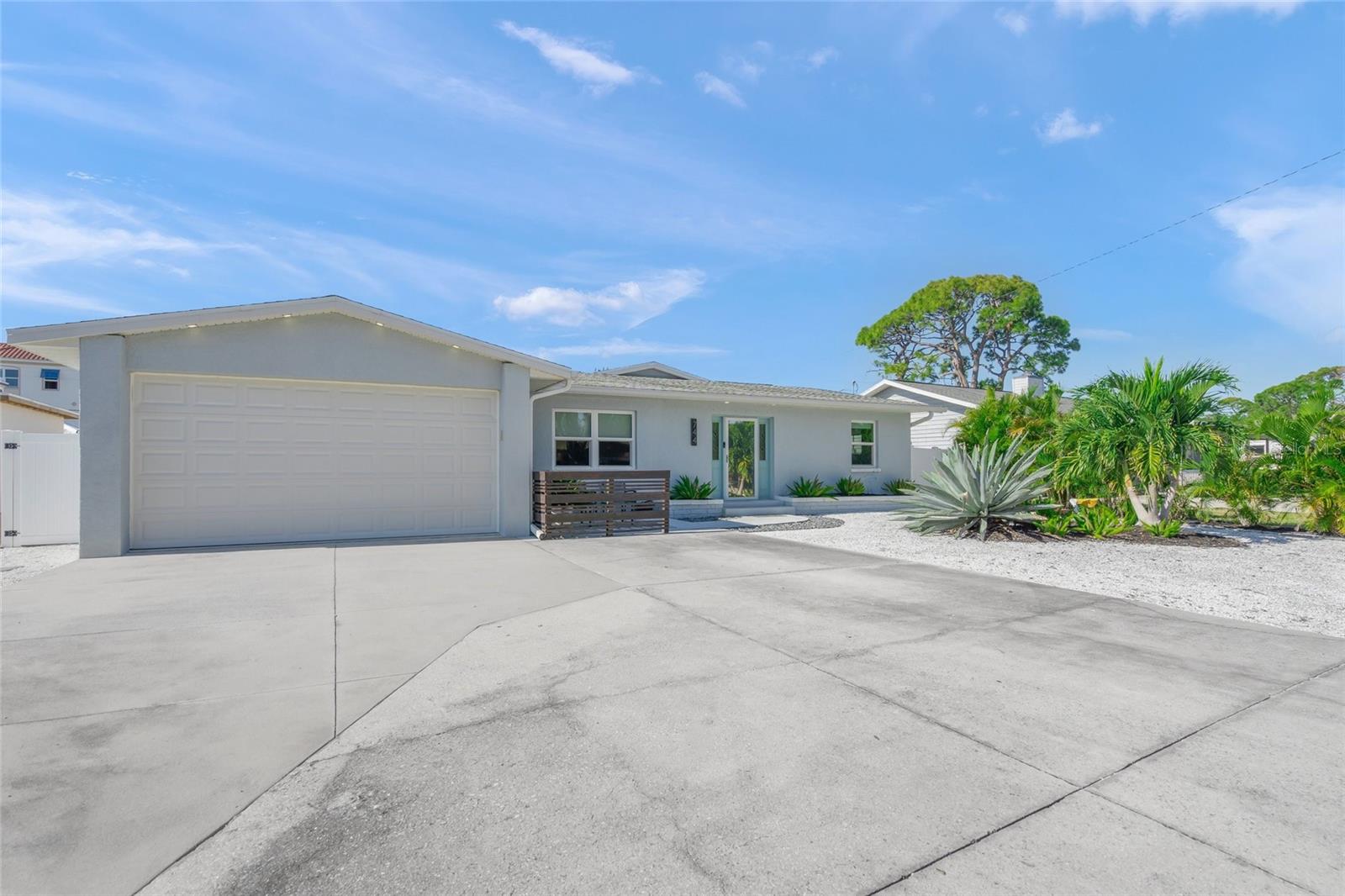 Photo of 744 GUILD DRIVE VENICE FL 34285