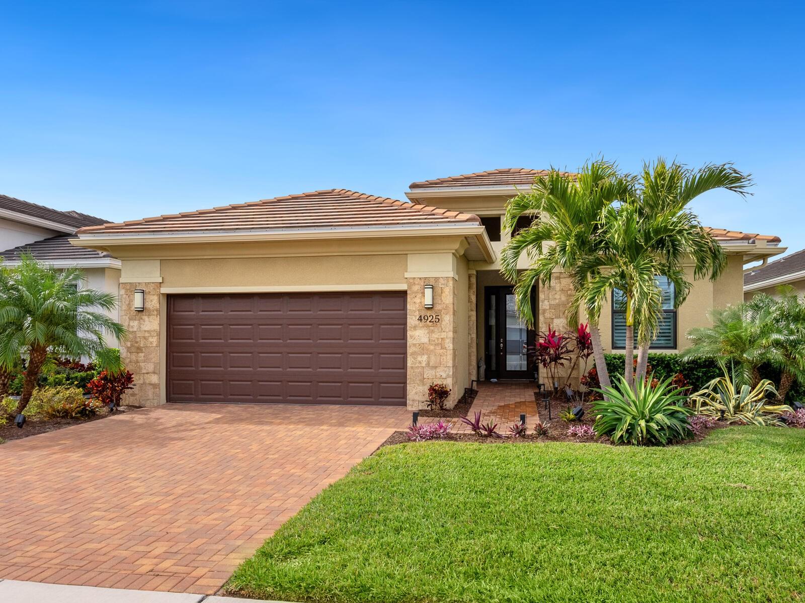 Photo of 4925 SURFSIDE CIRCLE BRADENTON FL 34211