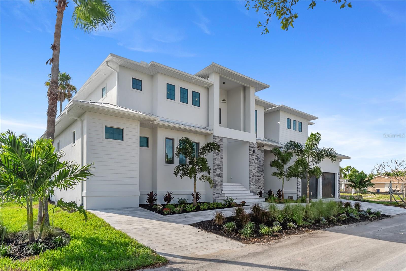 Photo of 530 DE NARVAEZ DRIVE LONGBOAT KEY FL 34228