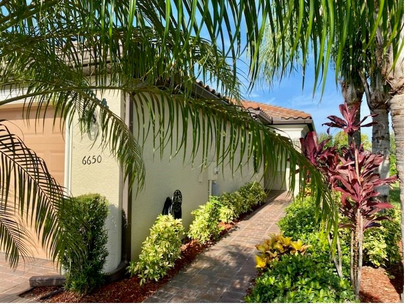 Photo of 6650 WILLOWSHIRE WAY BRADENTON FL 34212
