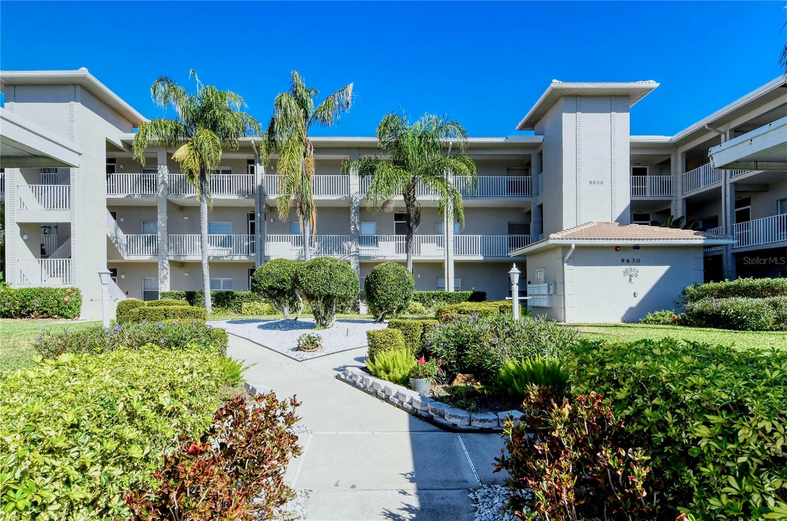Photo of 9620 CLUB SOUTH CIRCLE #5101 SARASOTA FL 34238