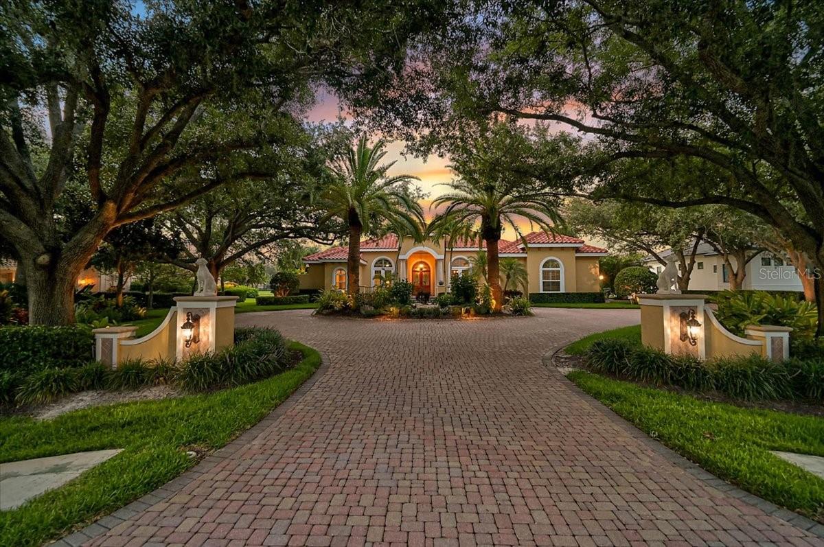 Photo of 433 E MACEWEN DRIVE OSPREY FL 34229