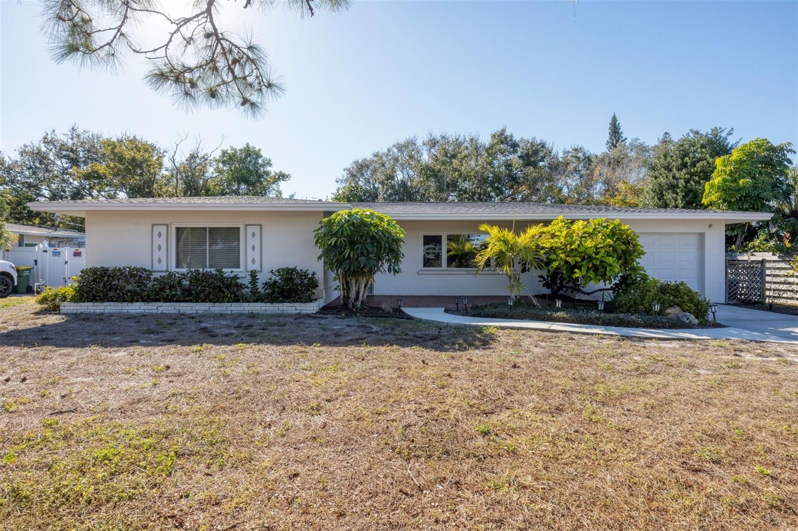 Photo of 5201 STEVENS DRIVE SARASOTA FL 34234