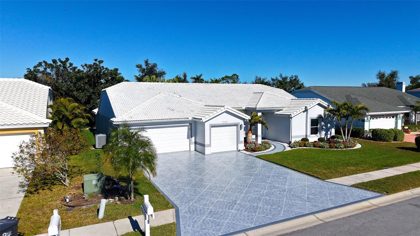 Photo of 6948 STETSON STREET CIRCLE SARASOTA FL 34243