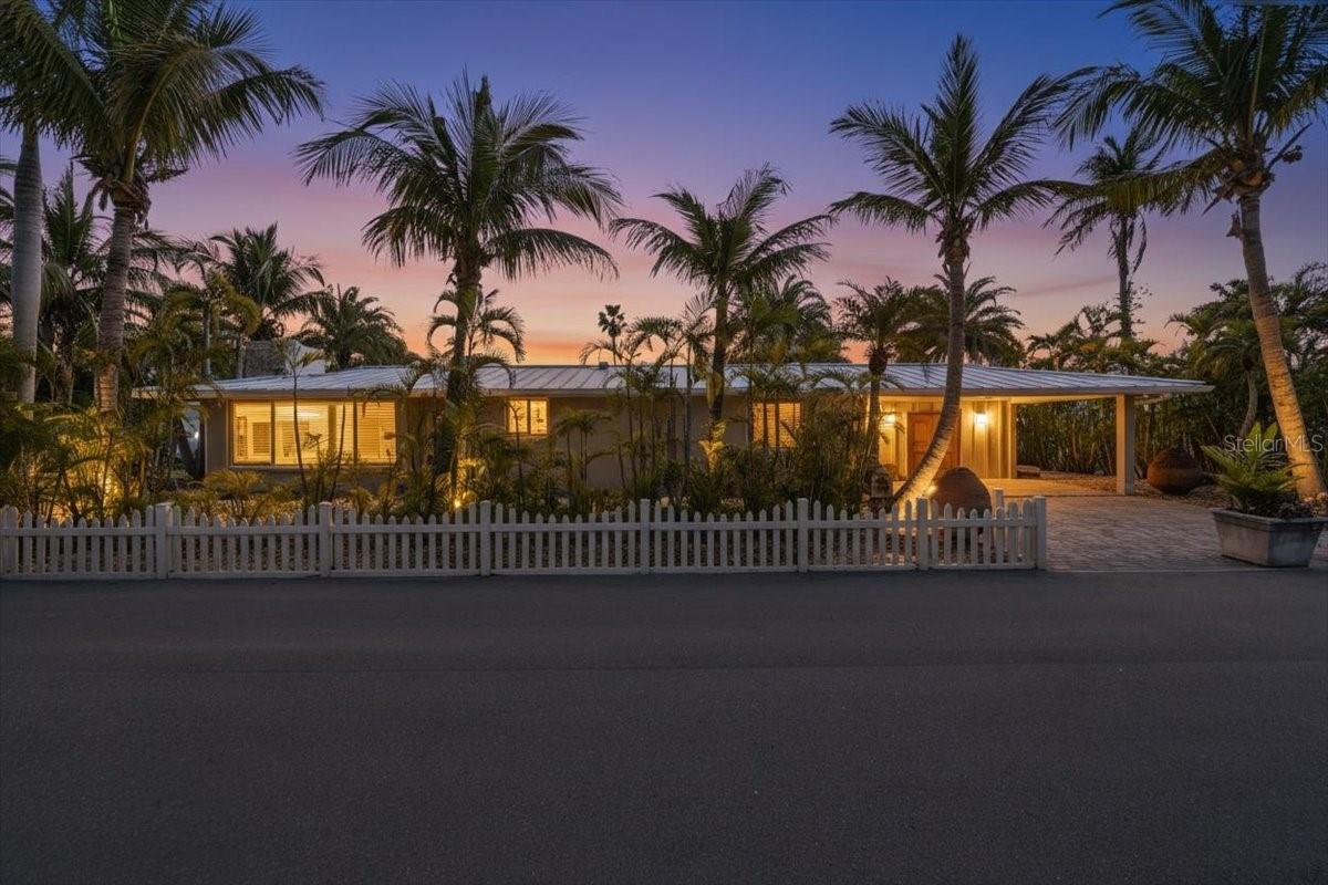 Photo of 834 JUNGLE QUEEN WAY LONGBOAT KEY FL 34228