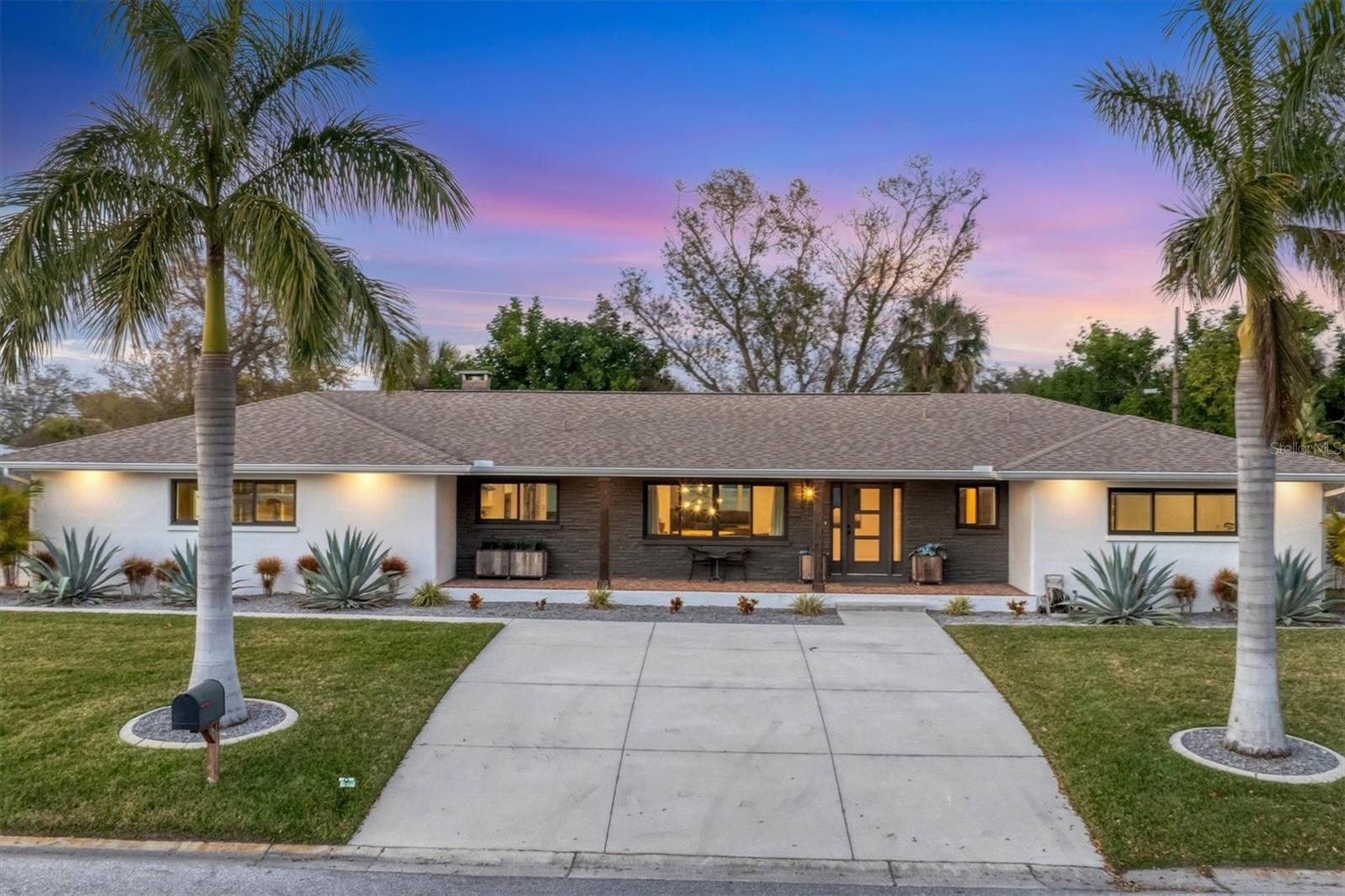 Photo of 2411 VALENCIA DRIVE SARASOTA FL 34239
