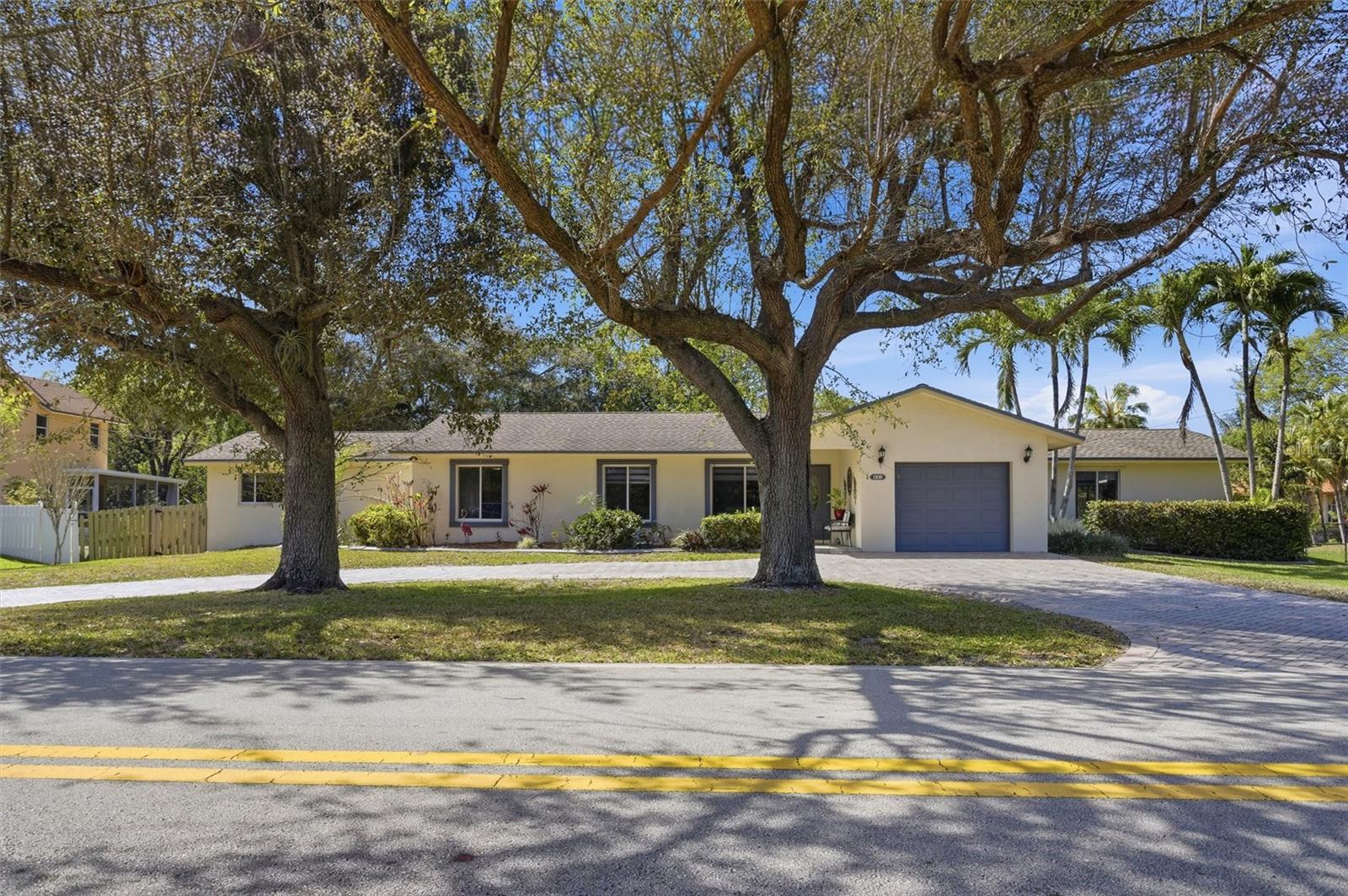 Photo of 431 S OLD HIATUS RD AVENUE FORT LAUDERDALE FL 33325