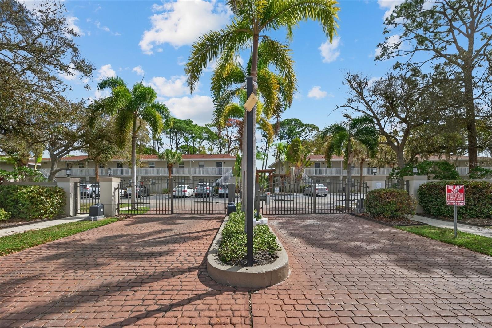 Photo of 930 LA COSTA CIRCLE #2 SARASOTA FL 34237