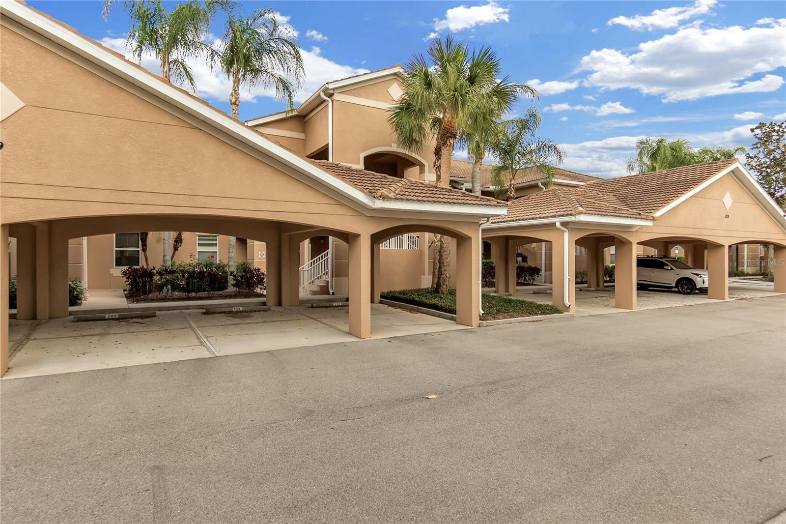 Photo of 819 FAIRWAYCOVE LANE #203 BRADENTON FL 34212