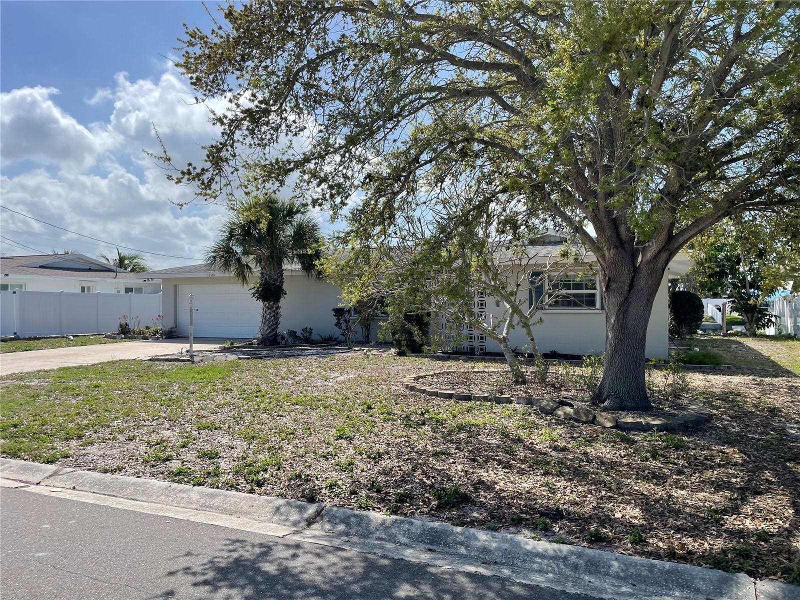 Photo of 10307 SANDPIPER ROAD BRADENTON FL 34209