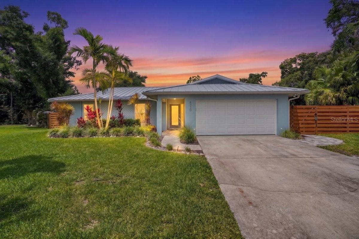 Photo of 4230 SHADY OAKS COURT SARASOTA FL 34233