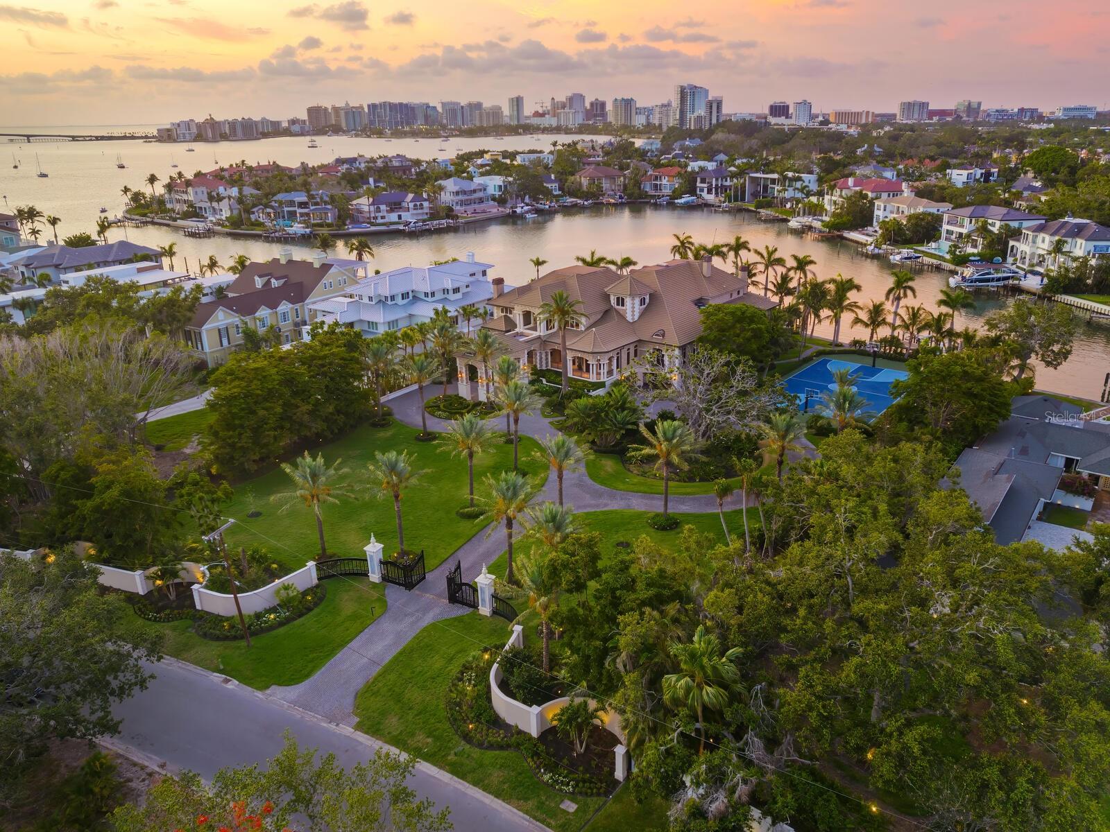 Photo of 1423 HILLVIEW DRIVE SARASOTA FL 34239